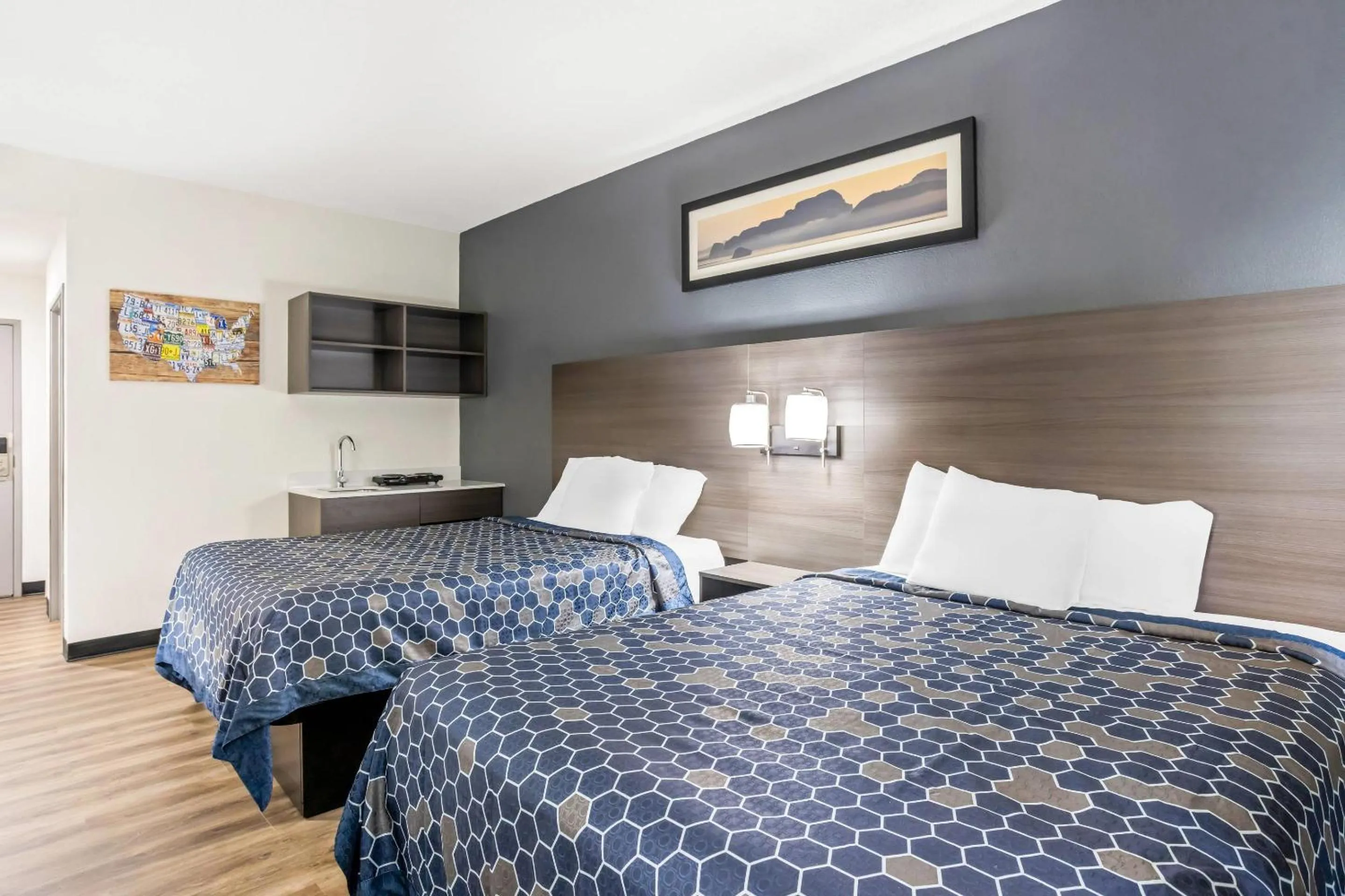 Bedroom, Bed in Econo Lodge