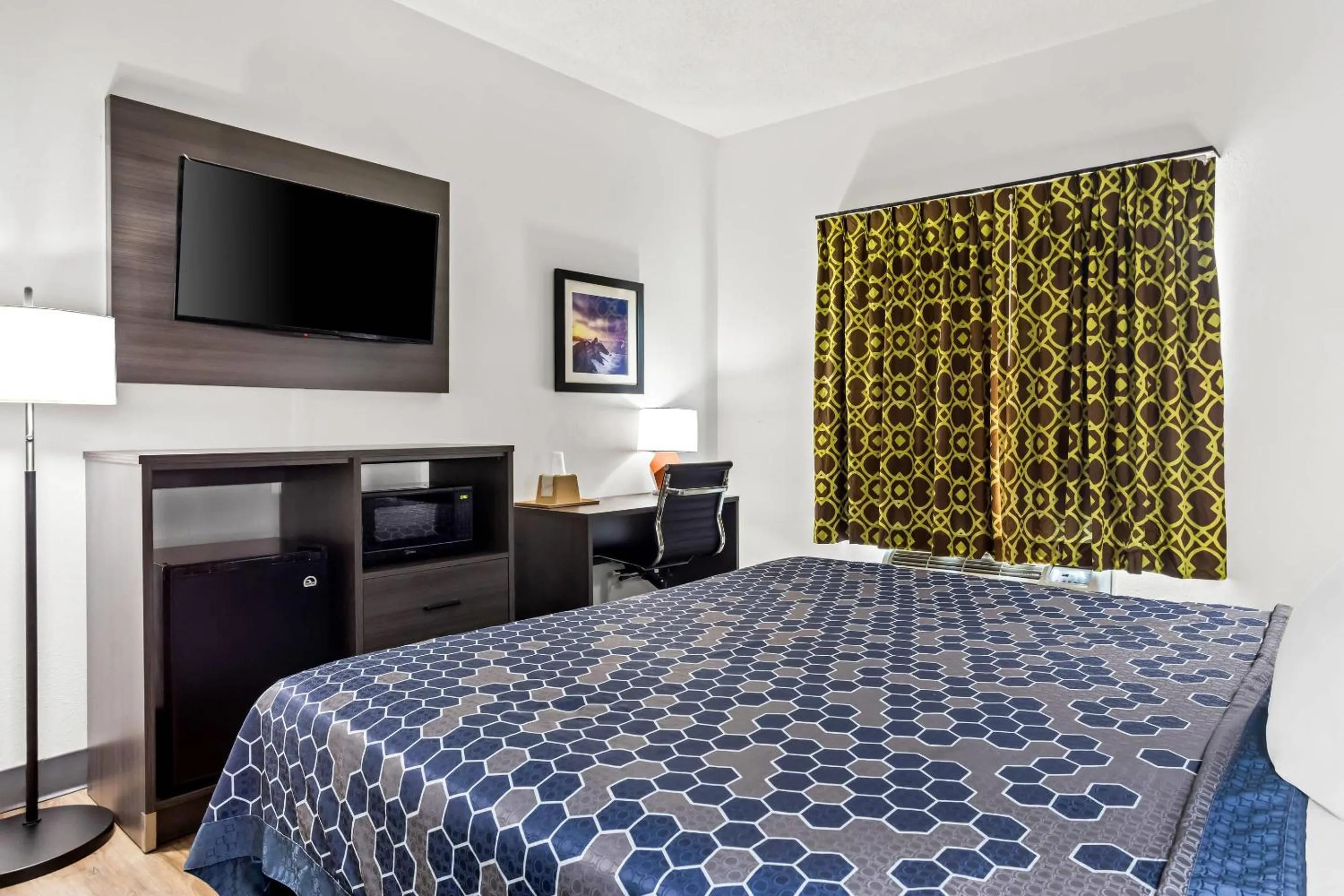 Bedroom, Bed in Econo Lodge