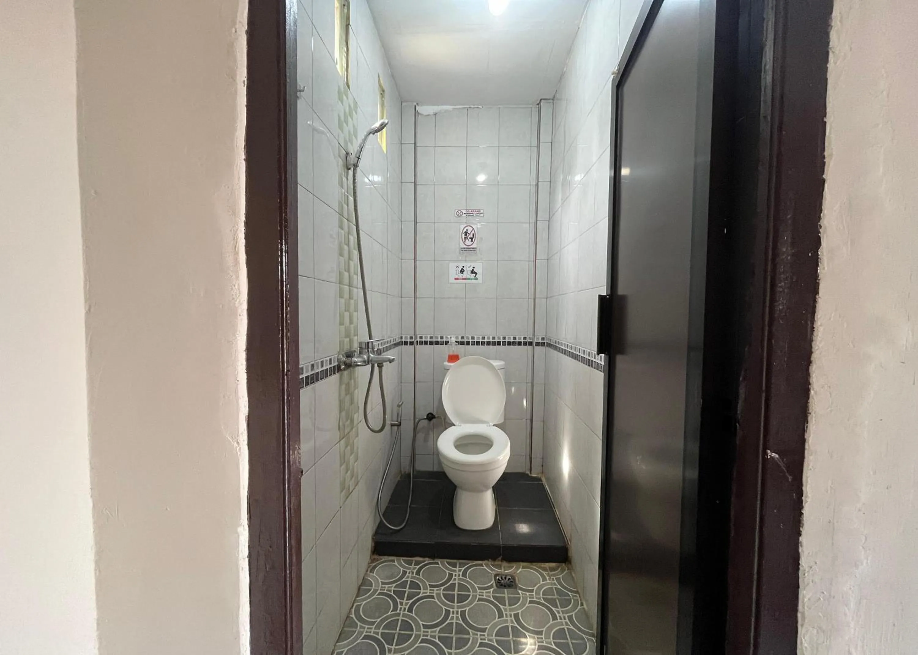 Bathroom in Steze Guesthouse Syariah Telanaipura