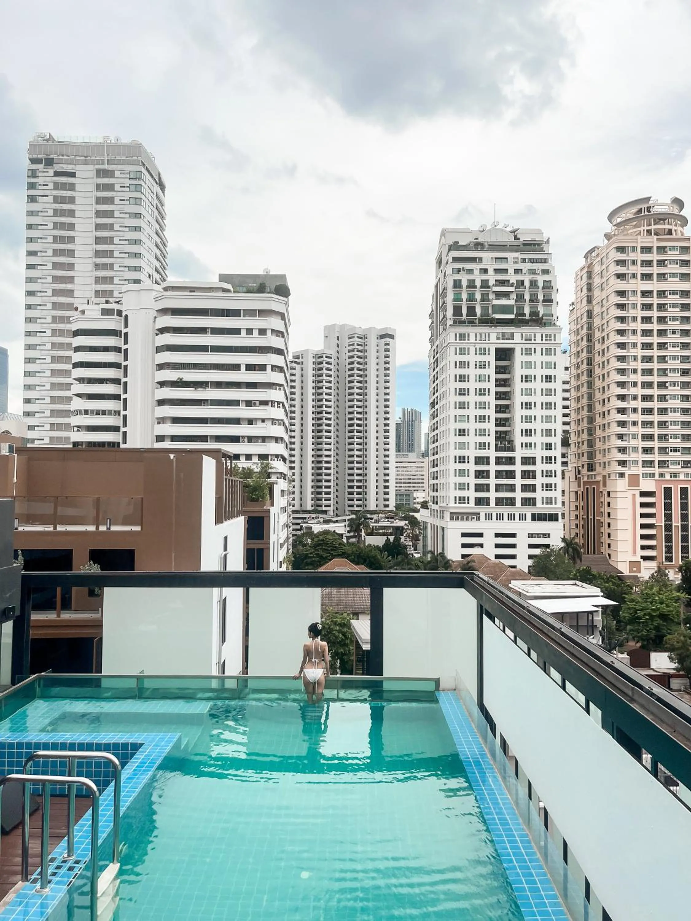 Swimming pool in Metacity Bangkok