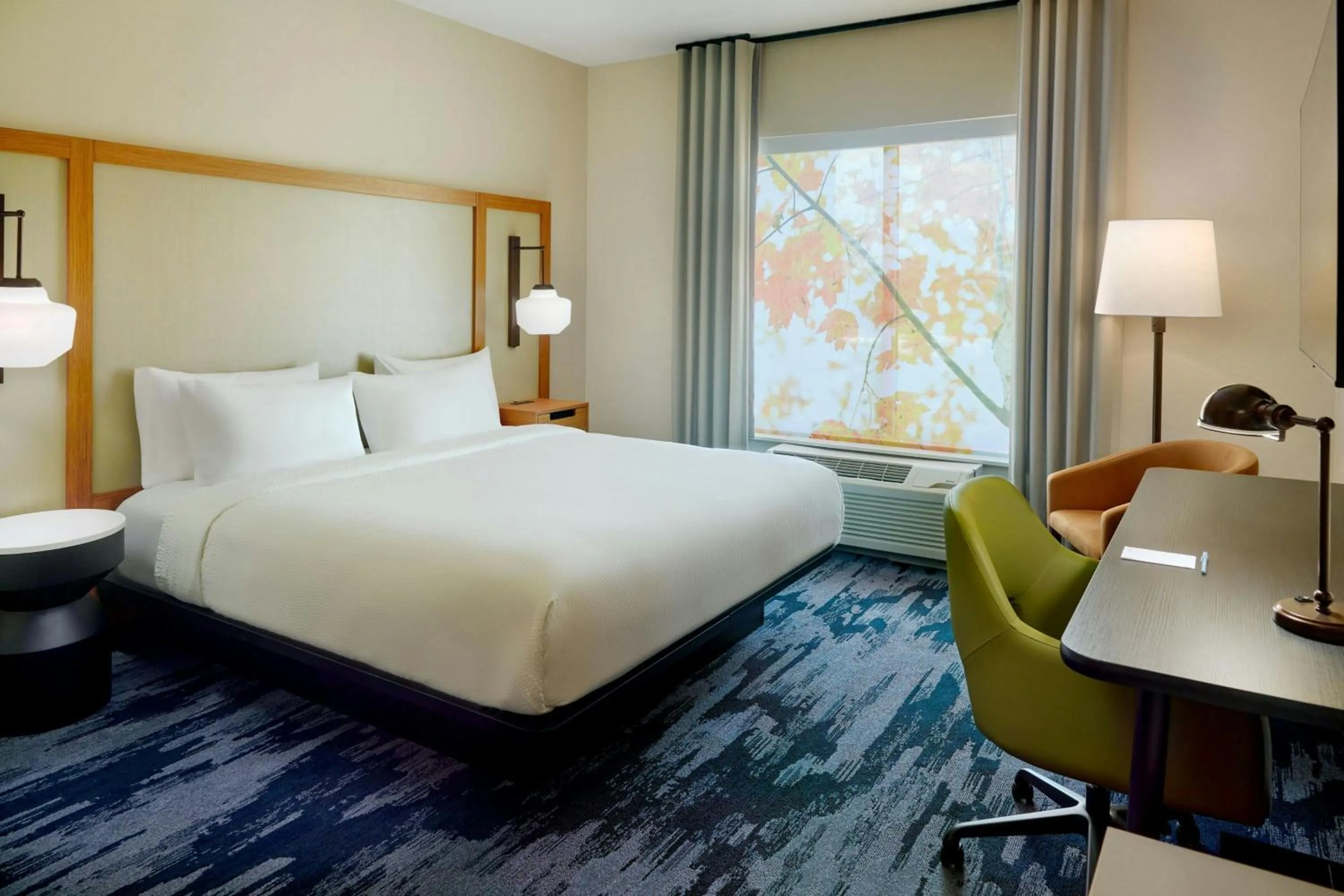 Photo of the whole room, Bed in Fairfield by Marriott Inn & Suites Alpharetta Avalon Area