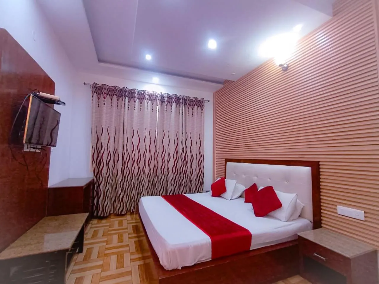 Bedroom, Bed in Hotel Snow Ark inn, Dalhousie