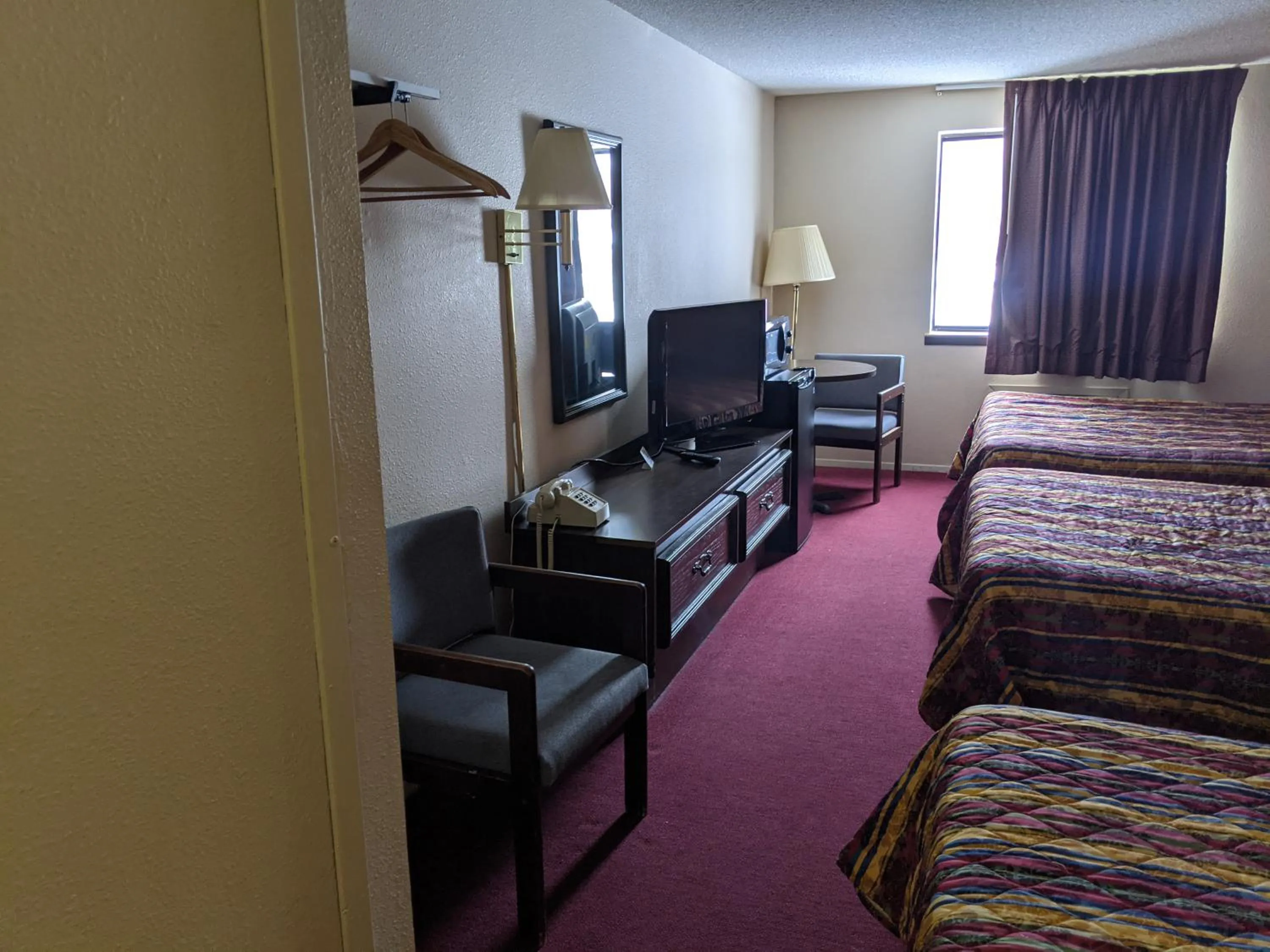 Guests, Bed in Super 8 by Wyndham Shelbyville