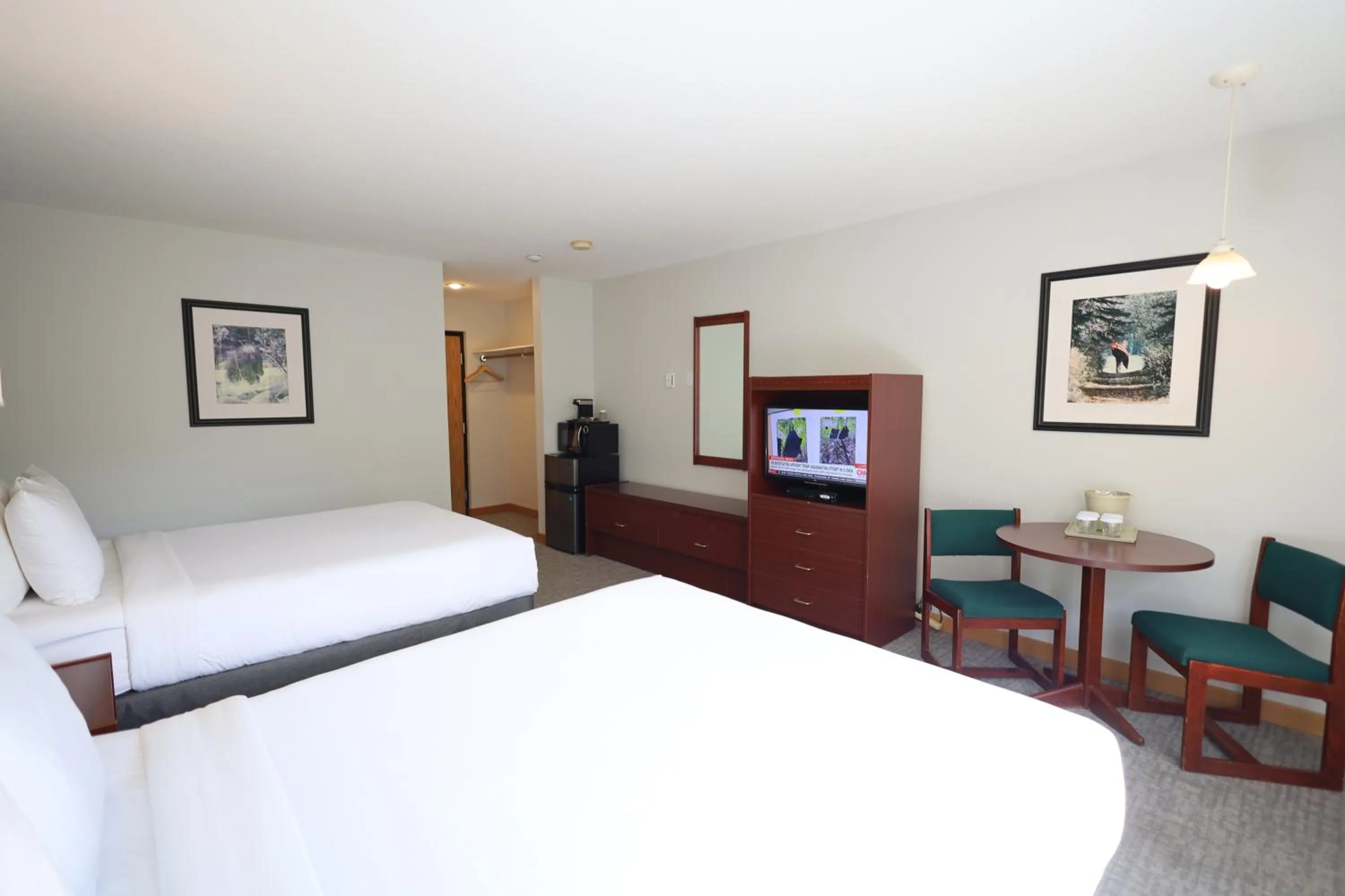 Queen Room with Two Queen Beds in Glacier Mountain Lodge