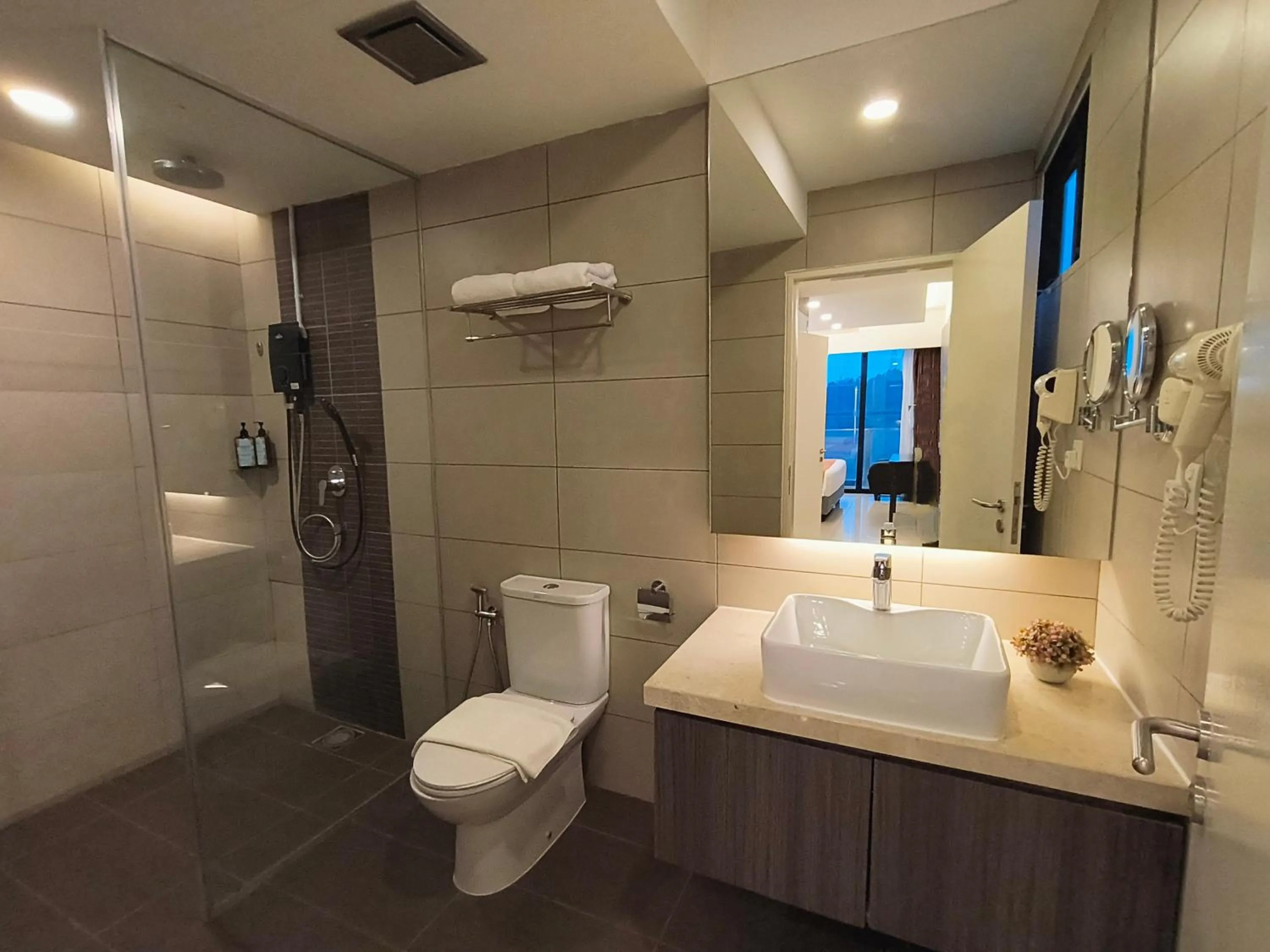 Toilet in Emerald Homes Cozy Homestay at Ion Delemen Genting Highlands