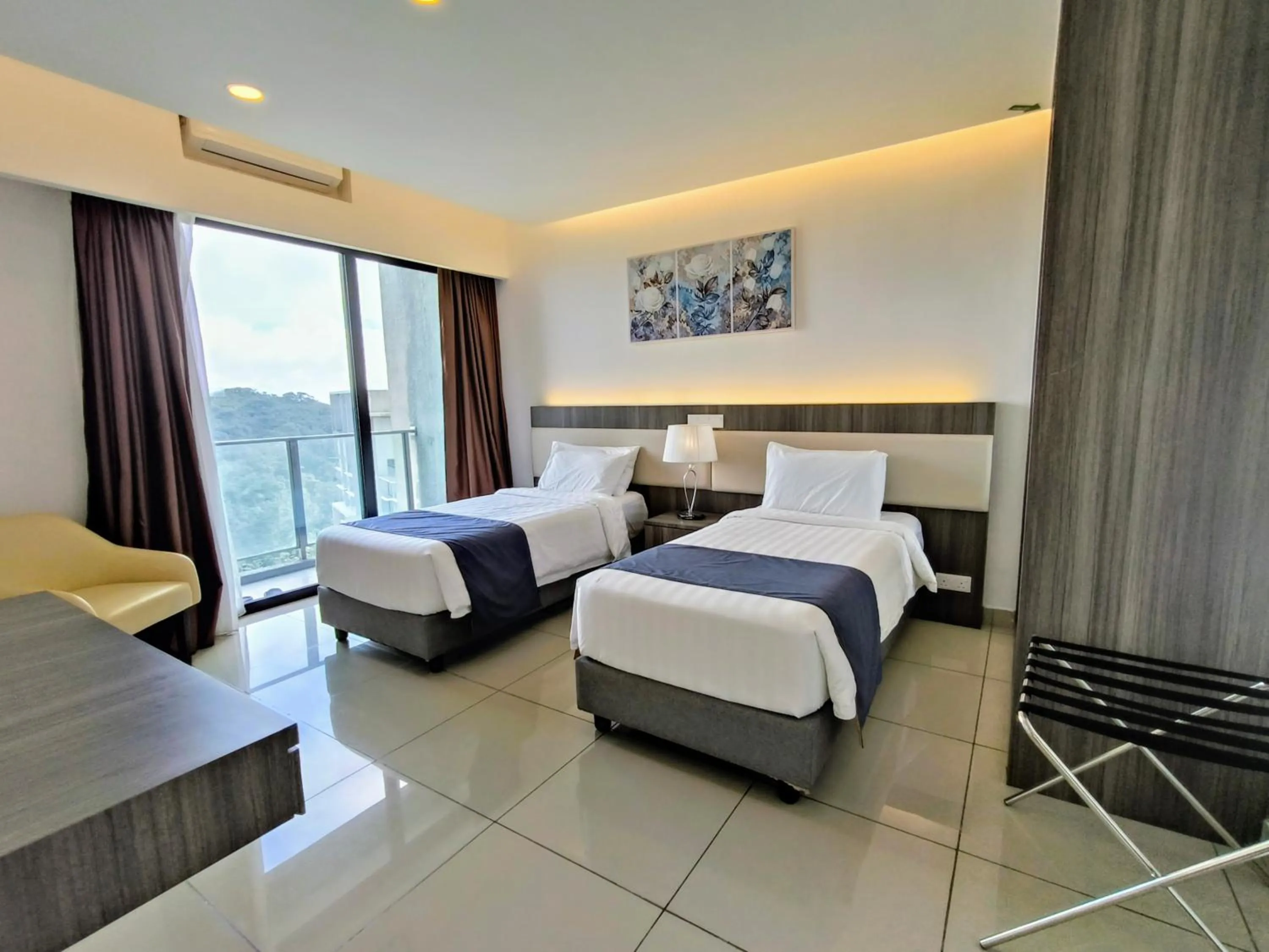 Photo of the whole room, Bed in Emerald Homes Cozy Homestay at Ion Delemen Genting Highlands