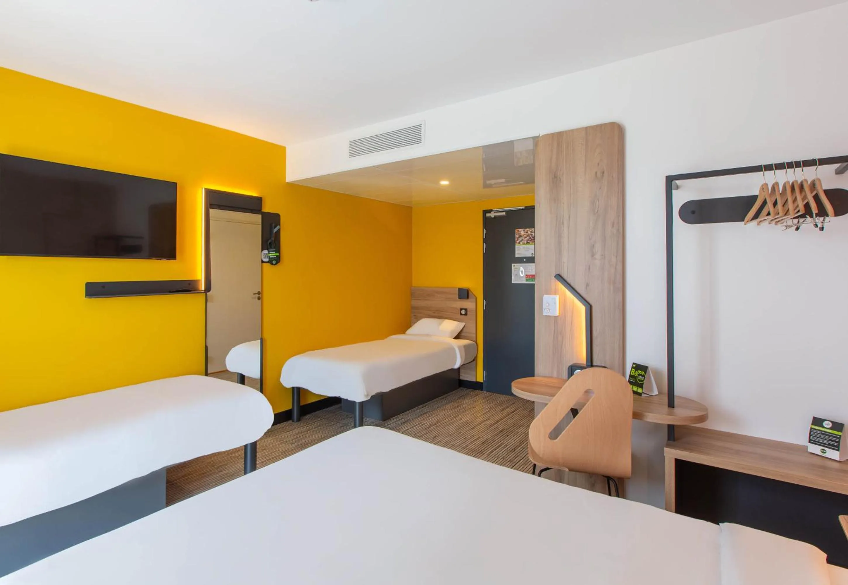 Bedroom, Bed in B&B HOTEL Orléans Saran