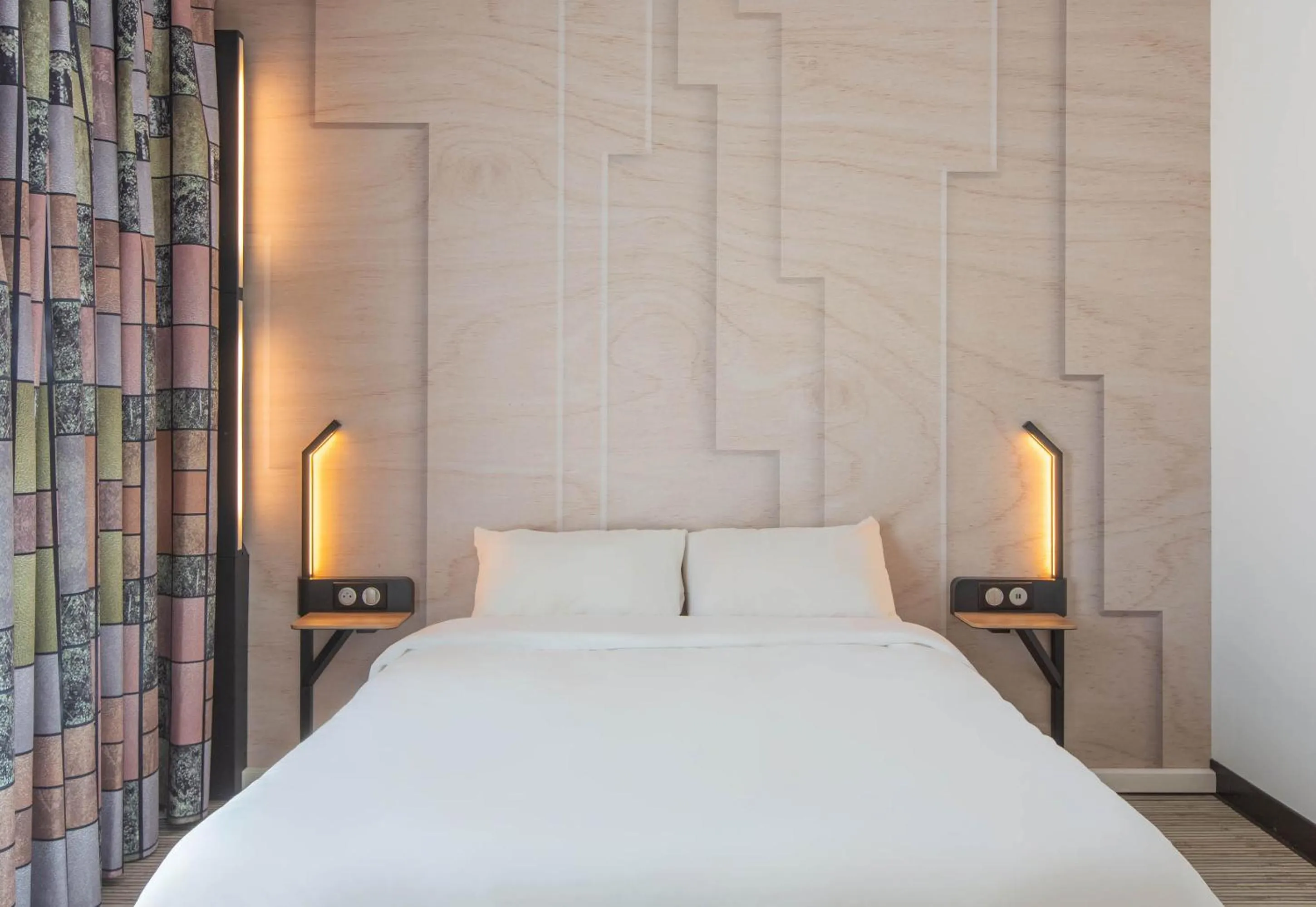 Bedroom, Bed in B&B HOTEL Orléans Saran