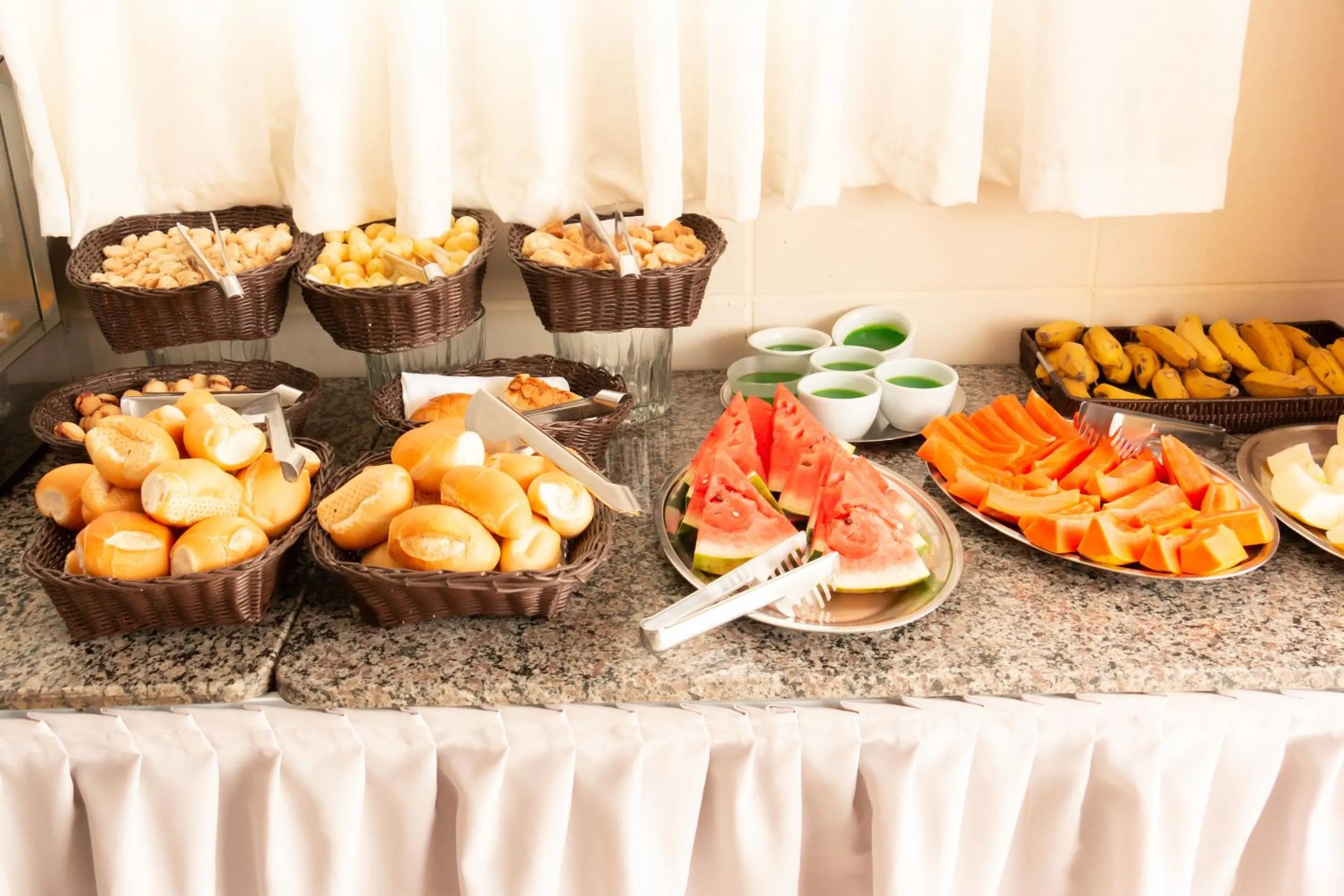 Food and drinks in Contagem Centro Hotel