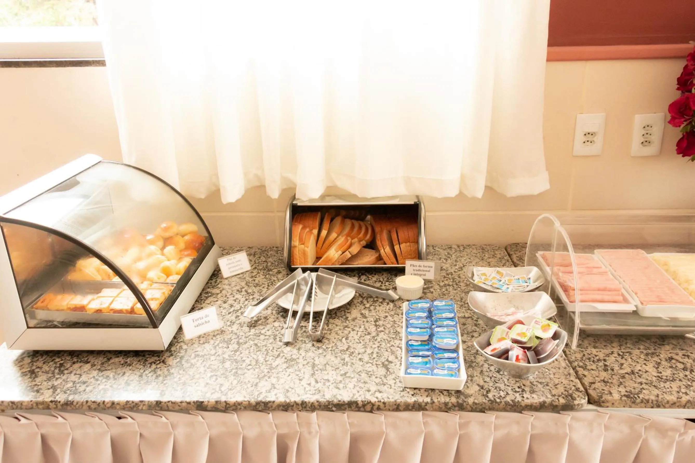 Food in Contagem Centro Hotel