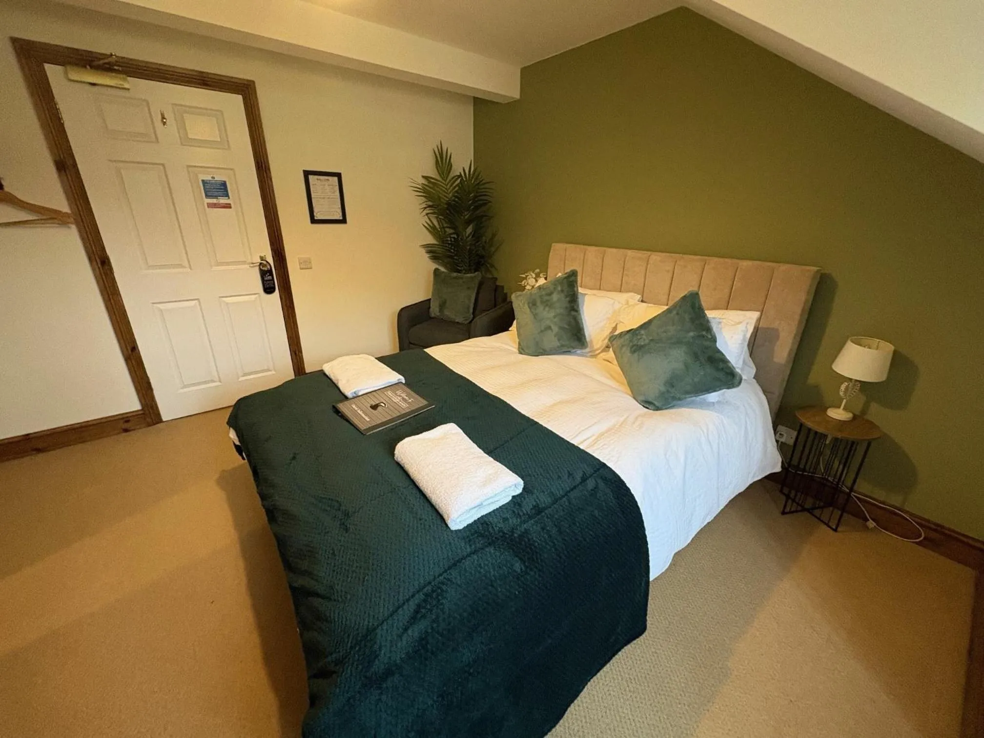 Bedroom in True Lovers Knot, Tarrant Keyneston