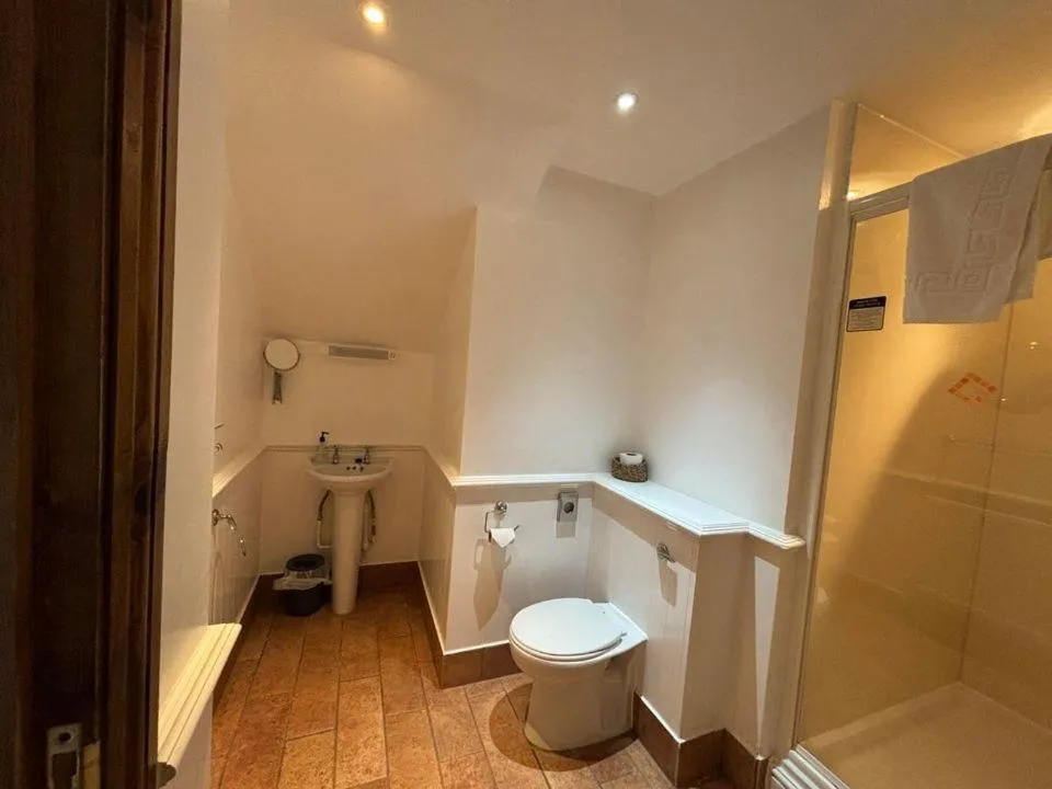 Bathroom in True Lovers Knot, Tarrant Keyneston