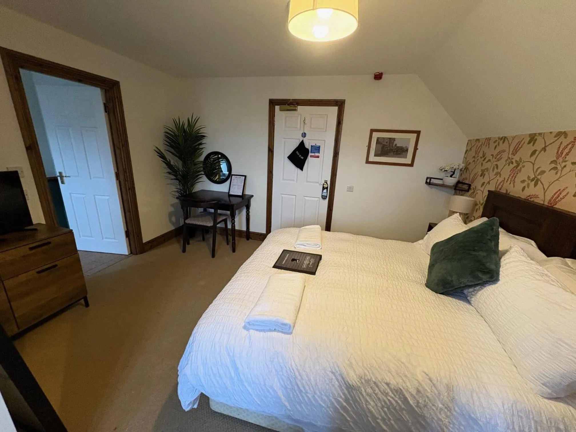 Bedroom in True Lovers Knot, Tarrant Keyneston