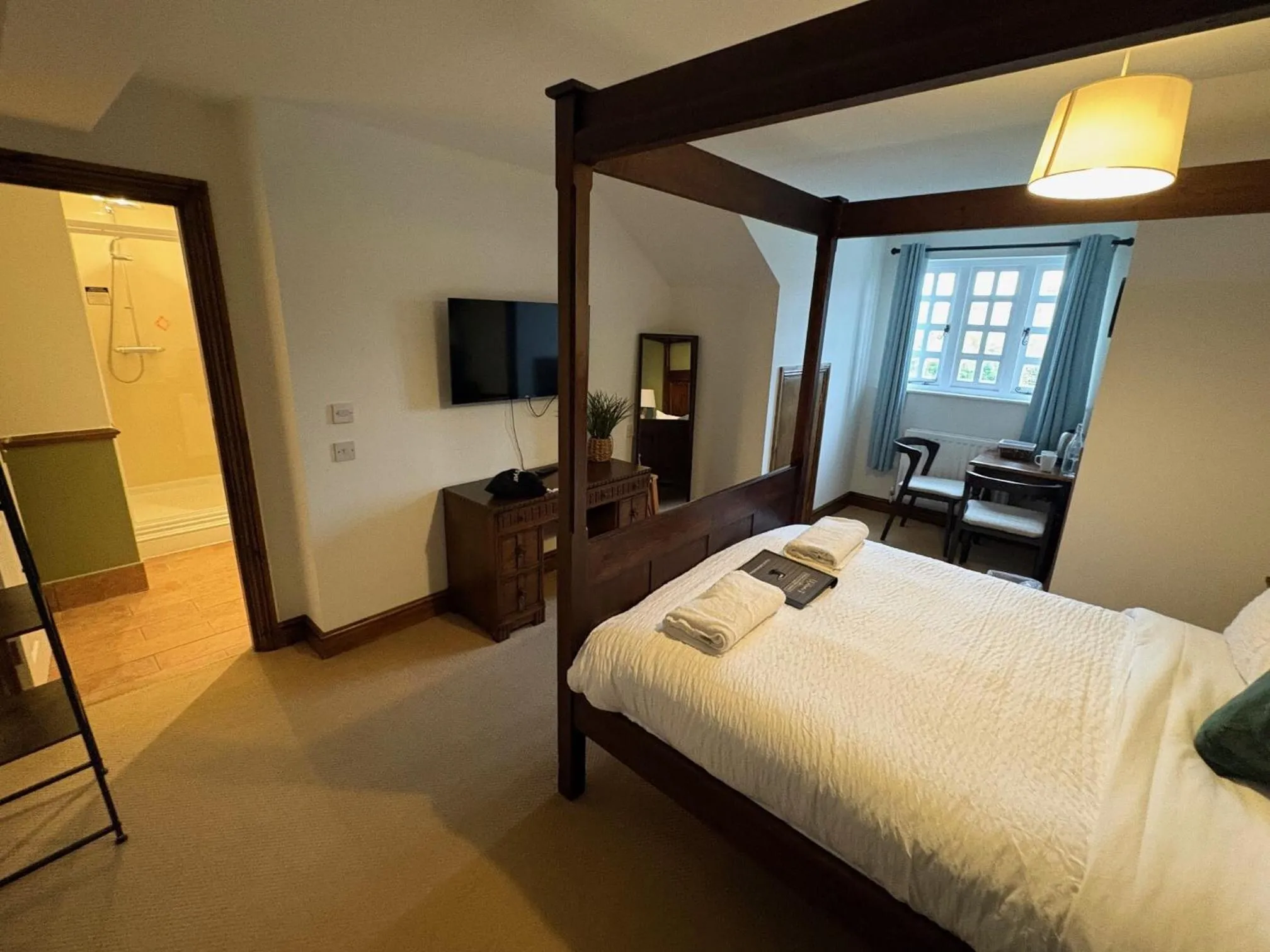 Bedroom in True Lovers Knot, Tarrant Keyneston