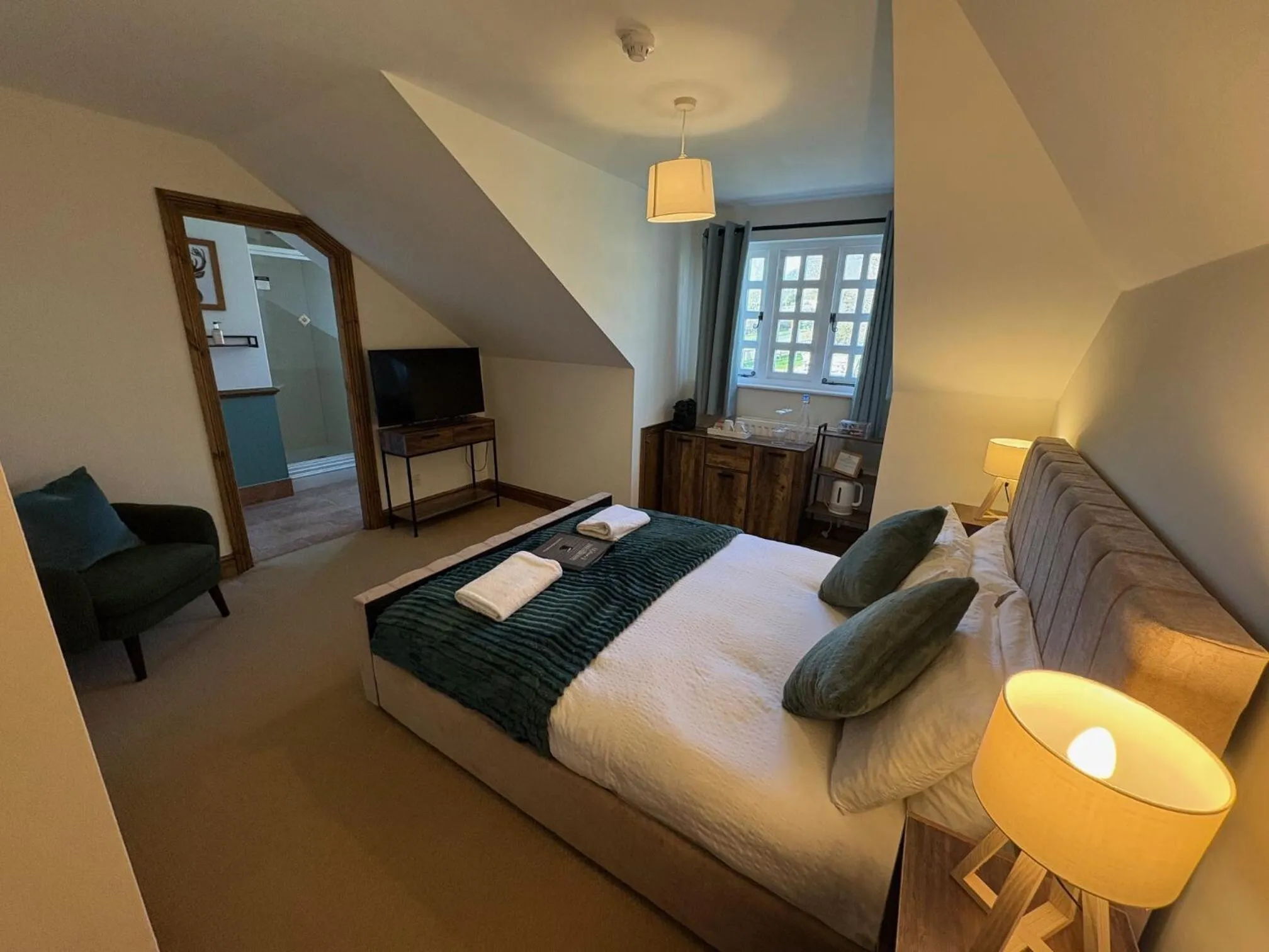 Bedroom in True Lovers Knot, Tarrant Keyneston