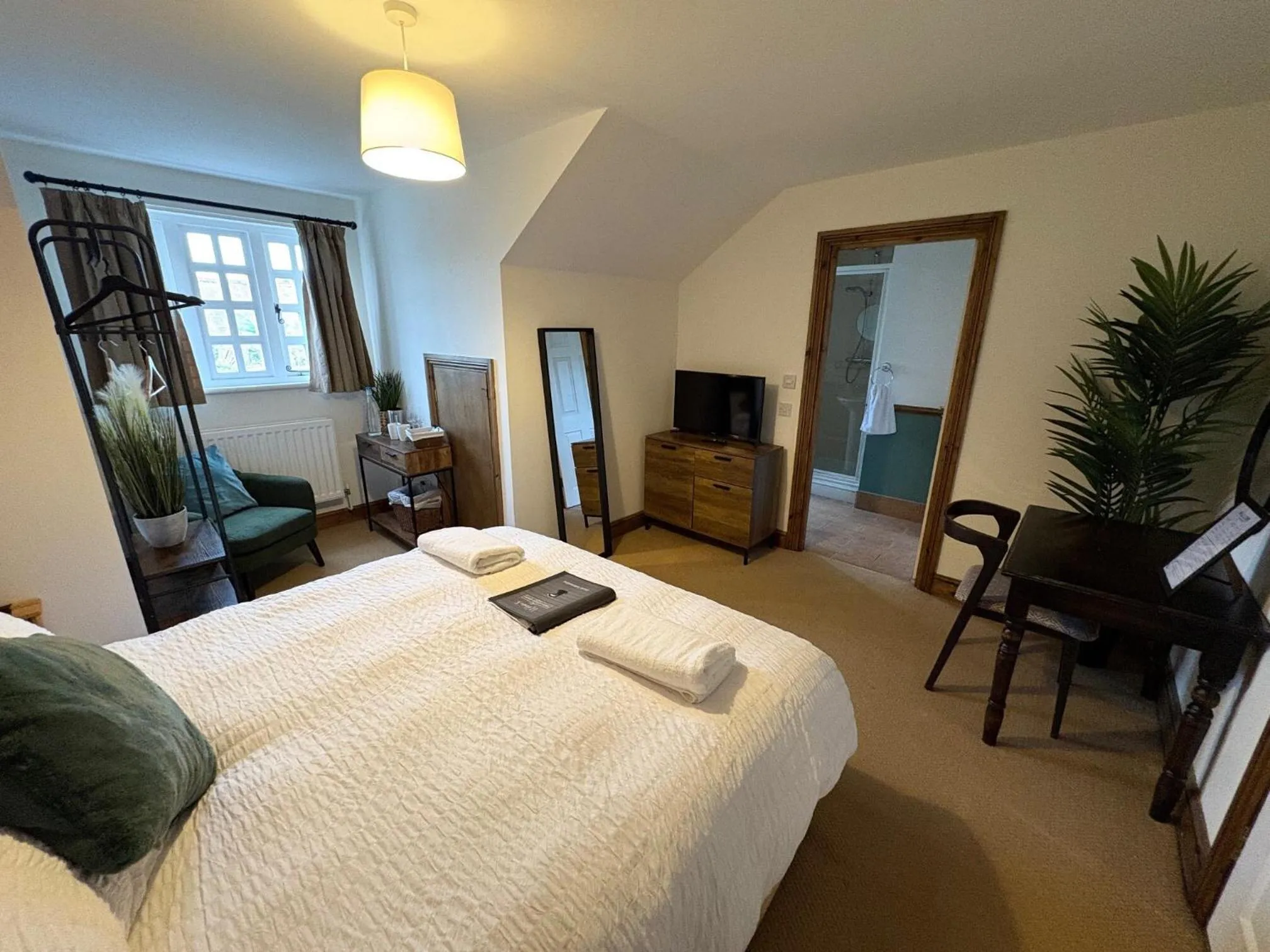 Bedroom in True Lovers Knot, Tarrant Keyneston