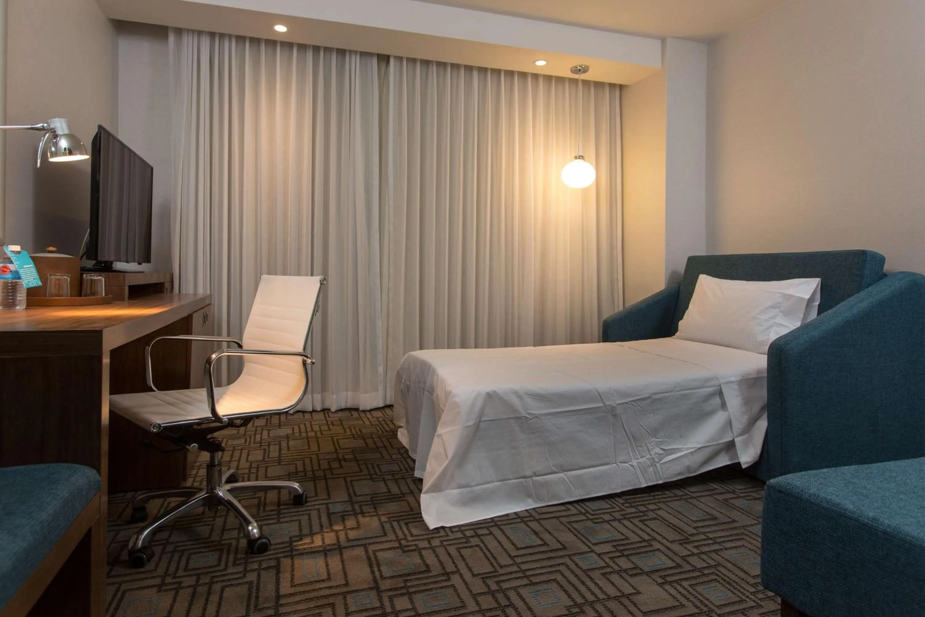 Bed in Hampton Inn by Hilton Hermosillo