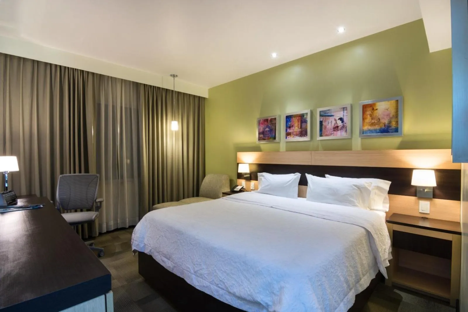 Photo of the whole room, Bed in Hampton Inn by Hilton Silao-Aeropuerto, Mexico