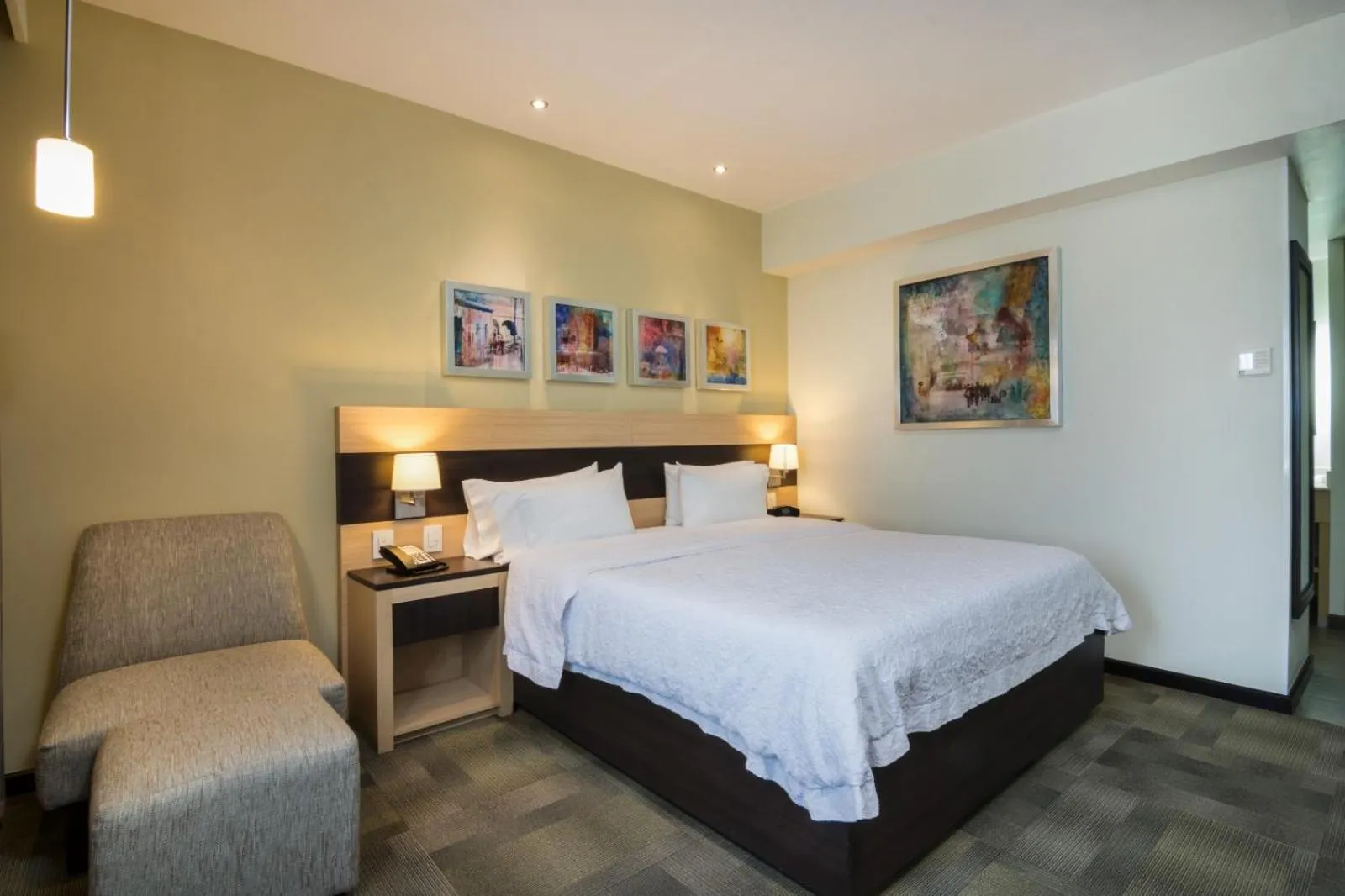 Photo of the whole room, Bed in Hampton Inn by Hilton Silao-Aeropuerto, Mexico