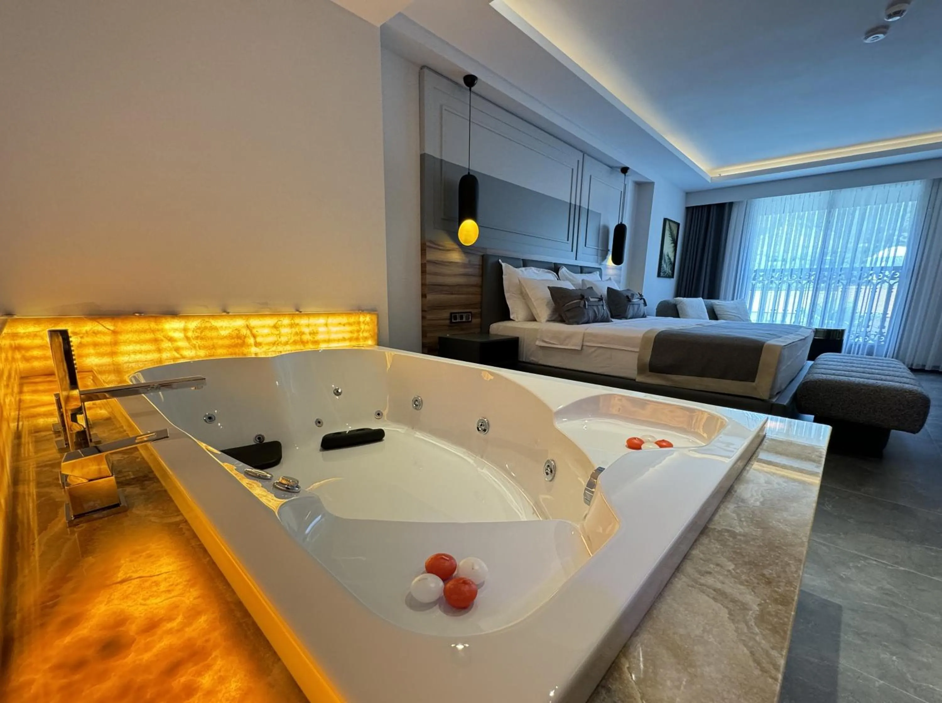 Bath, Bed in TELMESSOS CİTY HOTEL- Adults Only