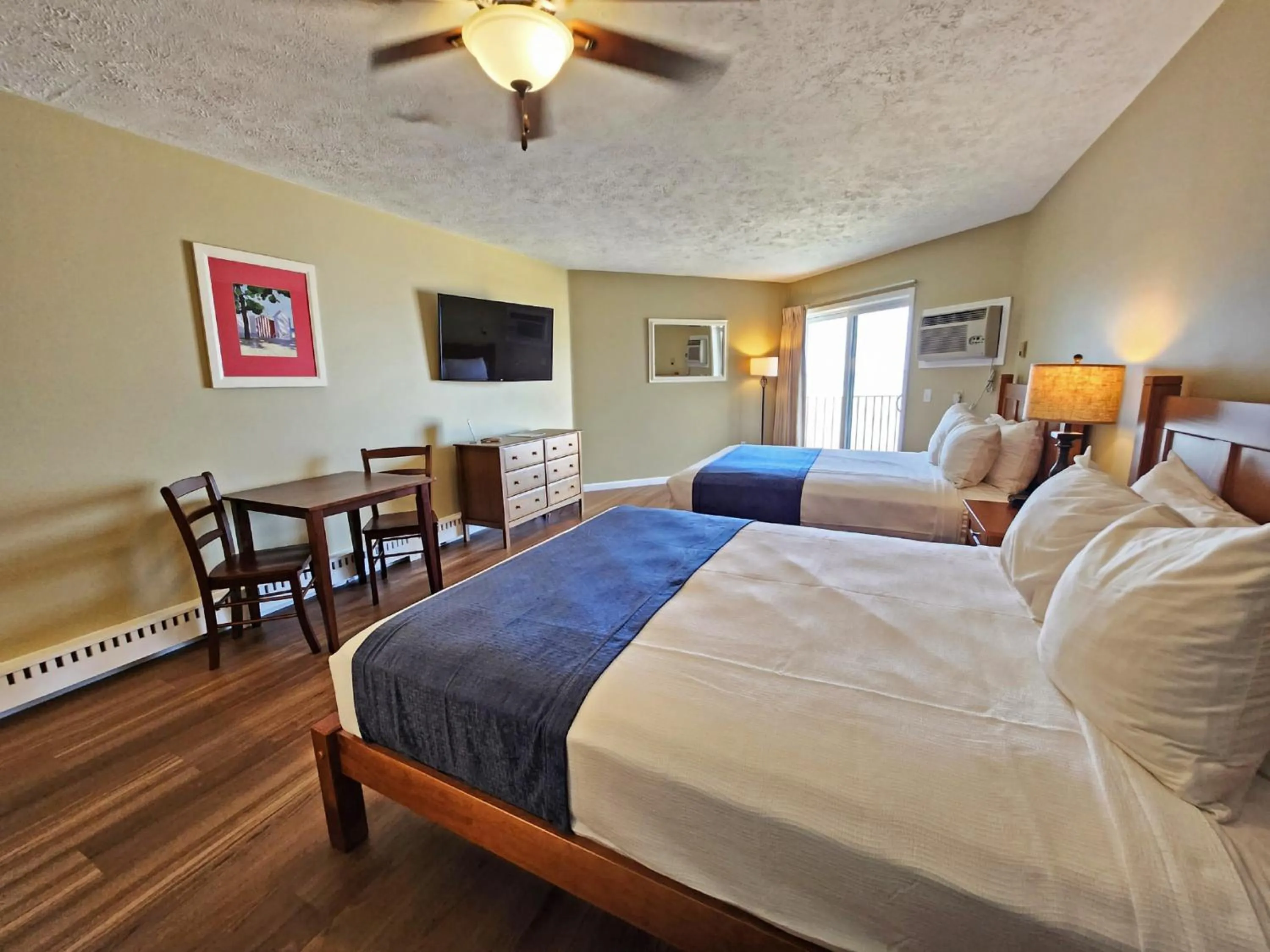 TV and multimedia, Bed in Pointes North Beachfront Hotel - 2 Person Spa Tub Studios