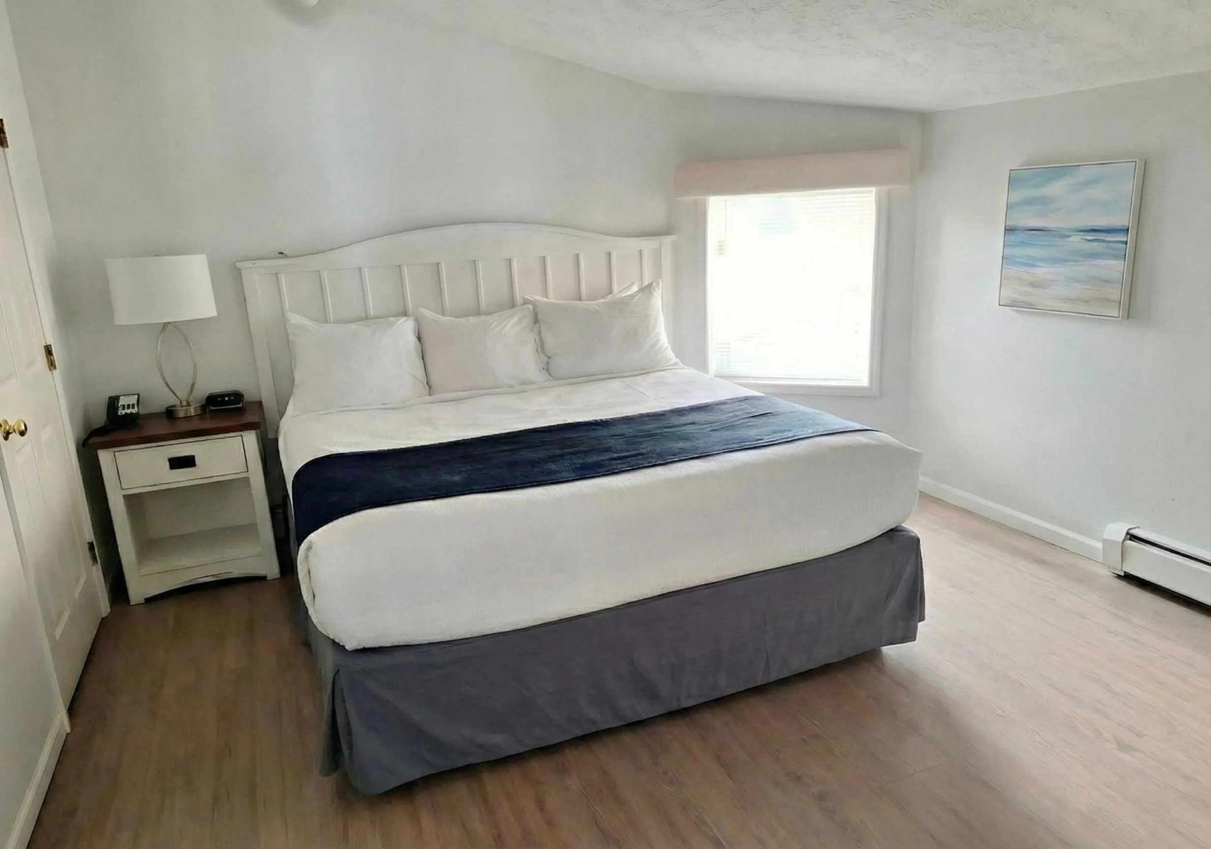 Bedroom, Bed in Pointes North Beachfront Hotel - 2 Person Spa Tub Studios