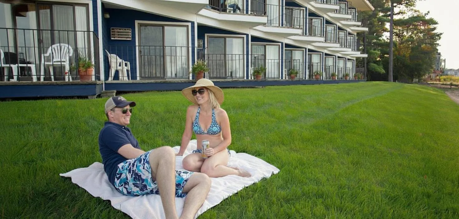 Pointes North Beachfront Hotel - 2 Person Spa Tub Studios