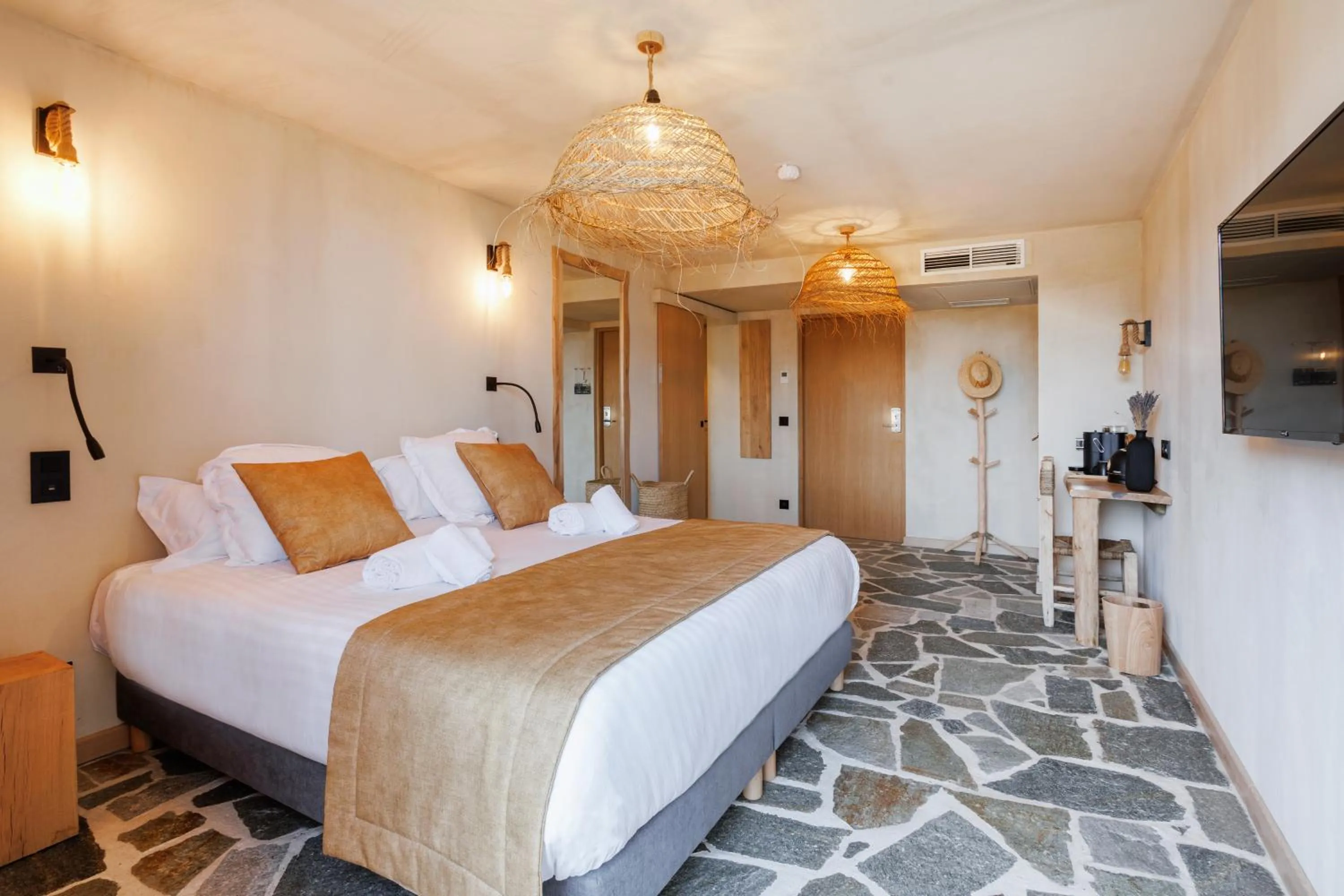 Bedroom, Bed in Le Domaine de la mer - Beach hotel Nature&Authenticité Hyères