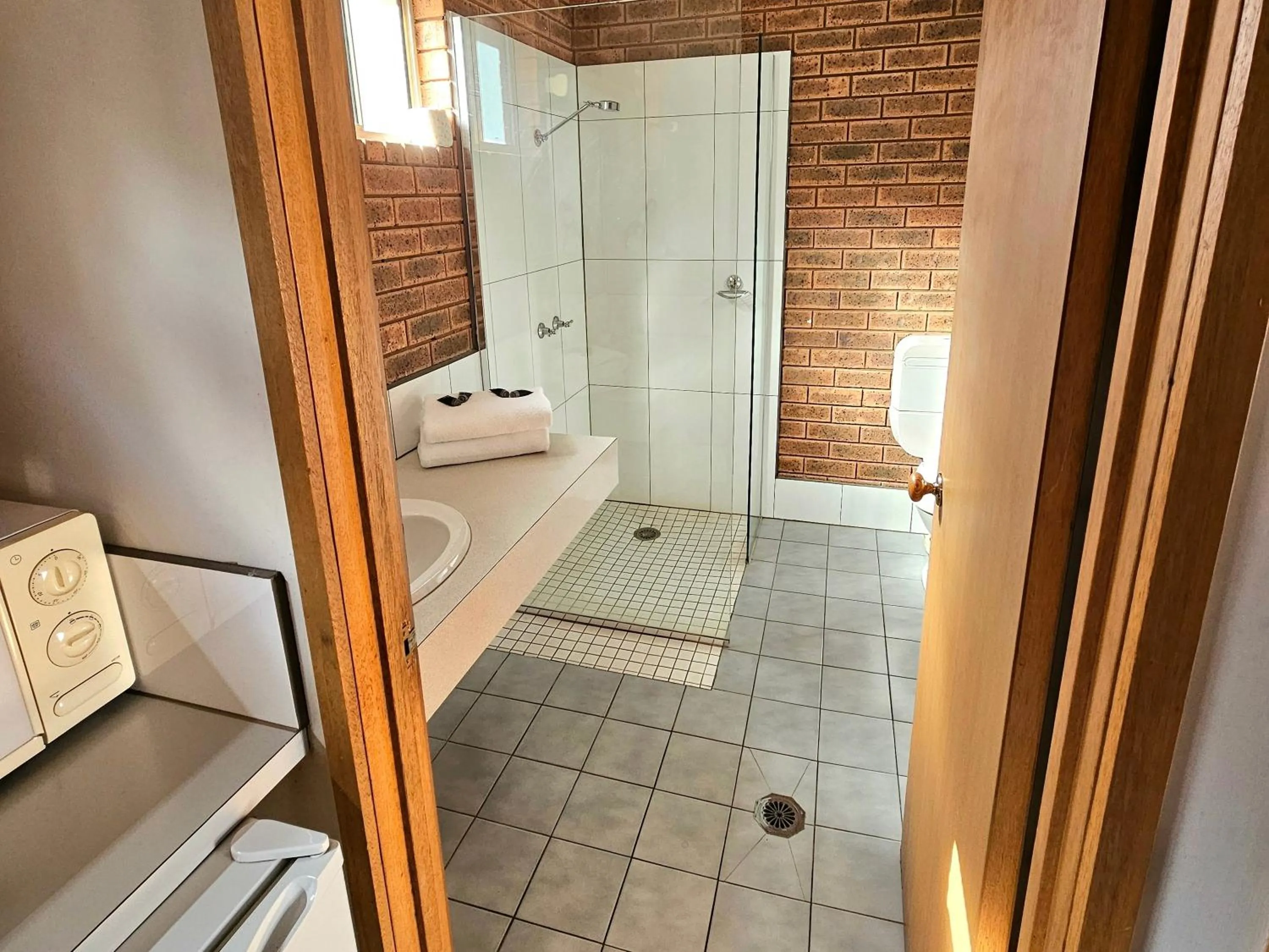 Shower in Bridge Motor Inn Tocumwal