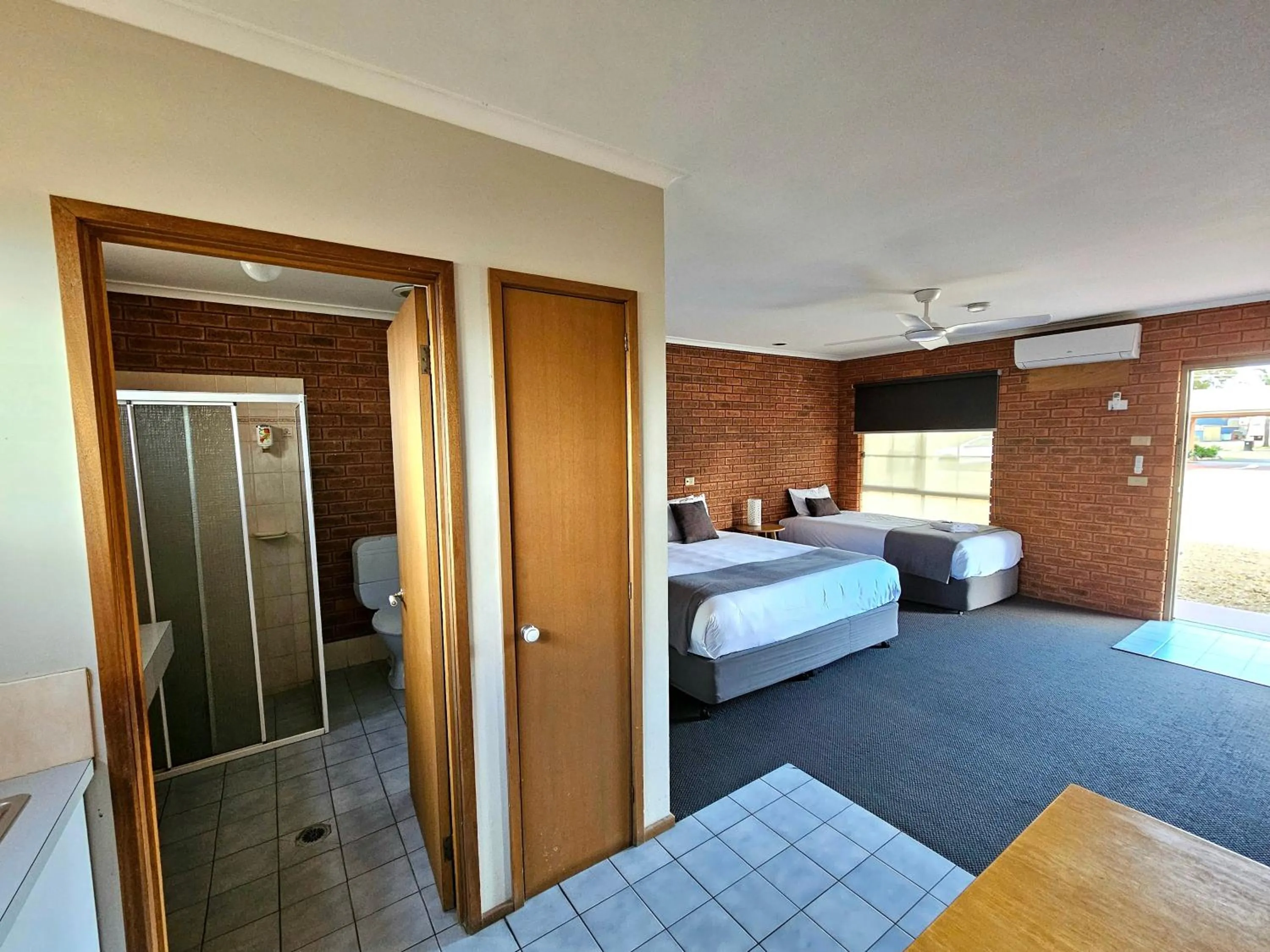 Bed in Bridge Motor Inn Tocumwal