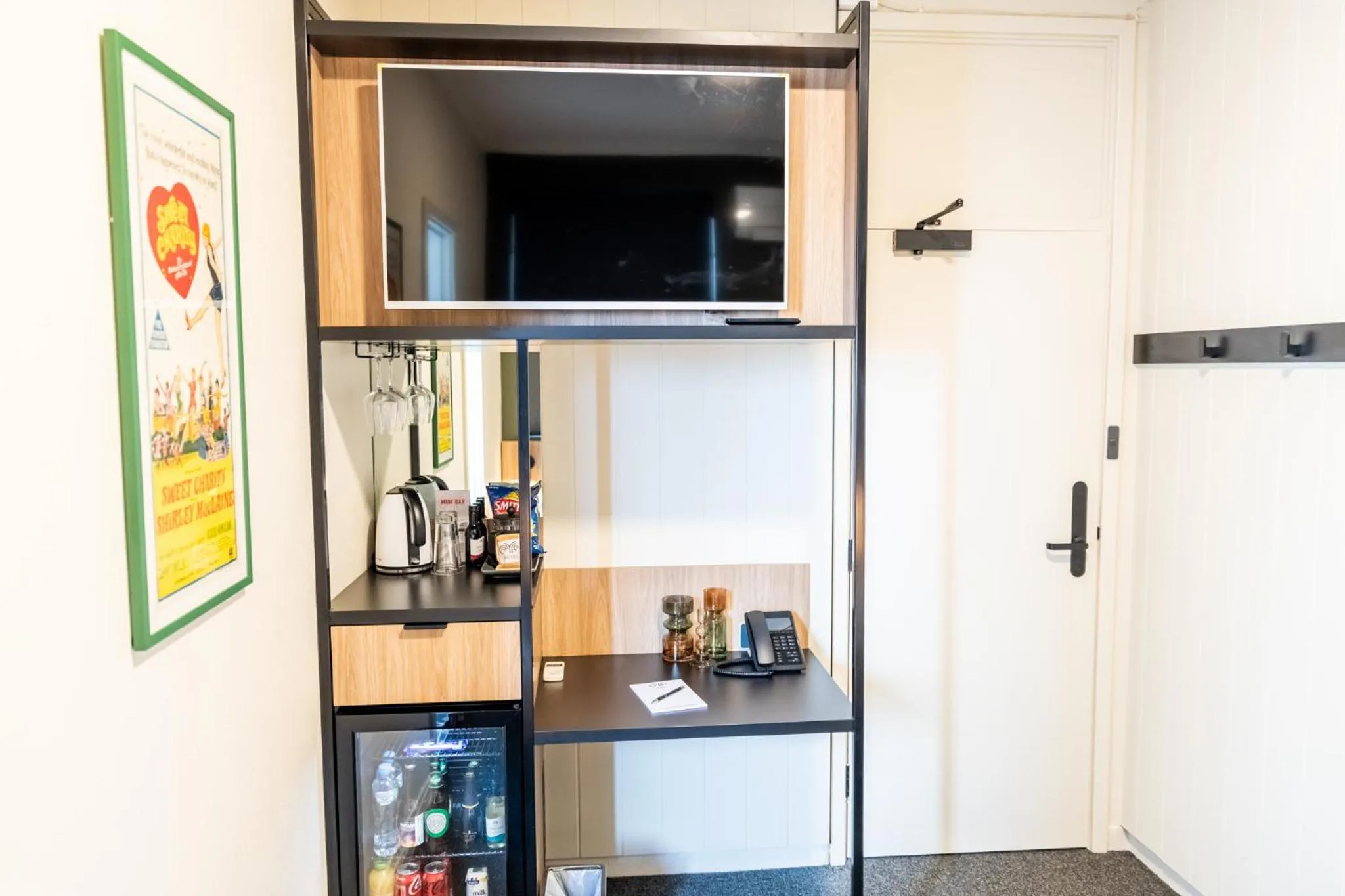 TV and multimedia in Eyre Hotel