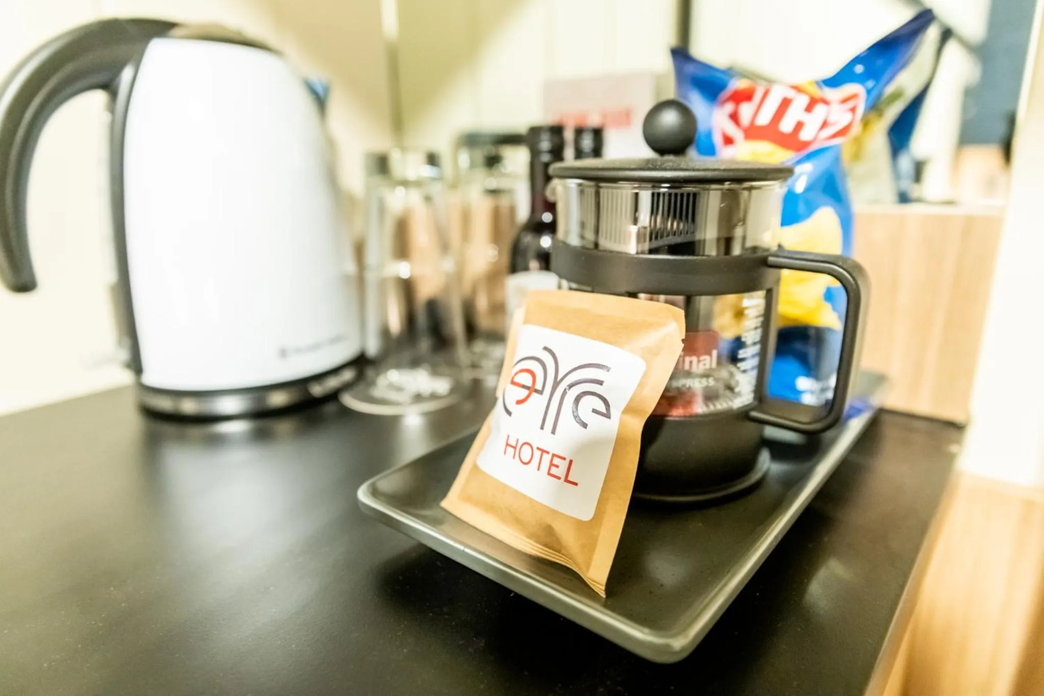 Coffee/tea facilities in Eyre Hotel