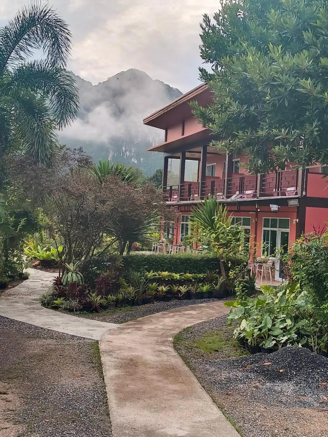 Property building in Khao Sok Country Resort