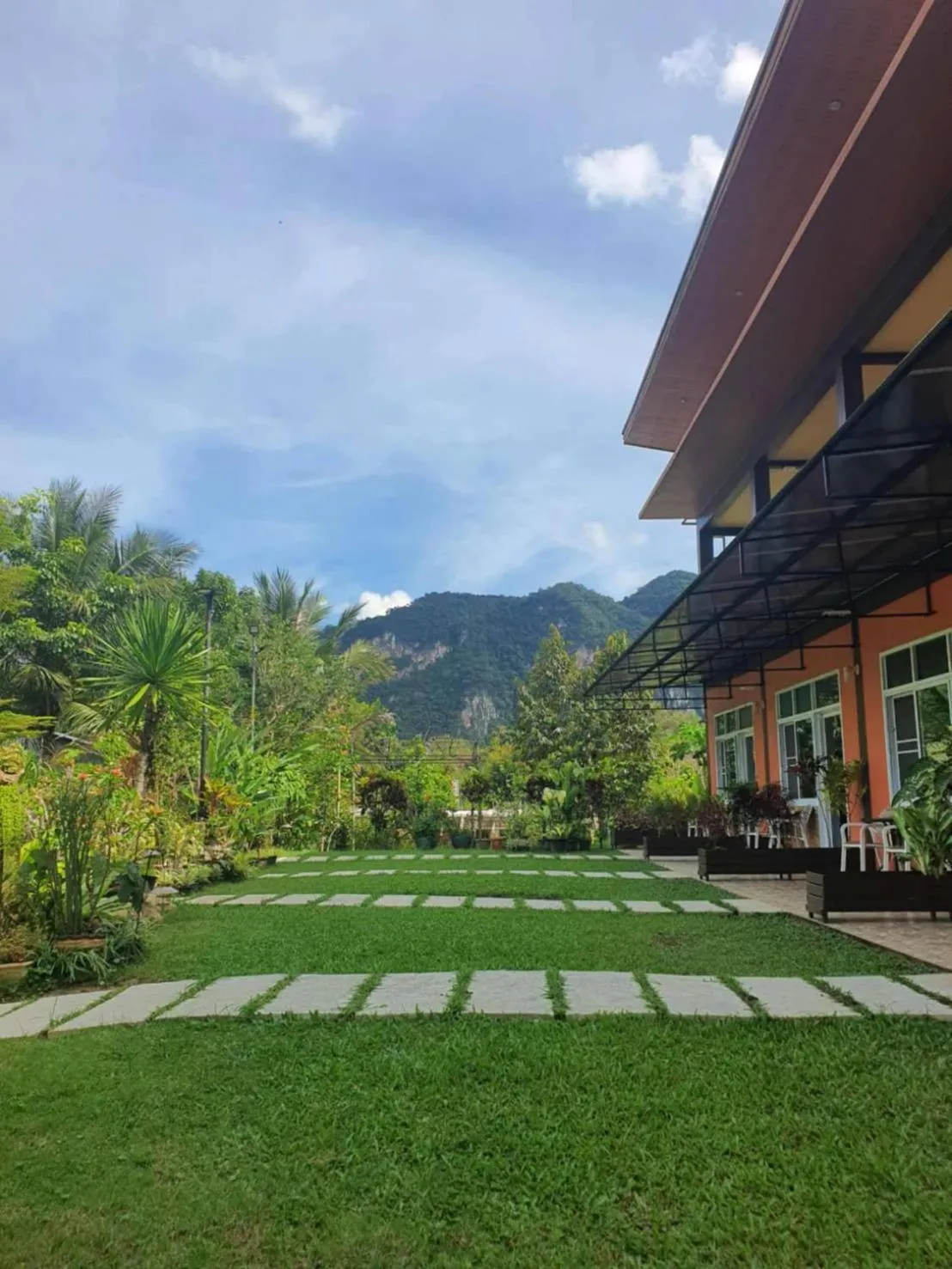 Property building in Khao Sok Country Resort