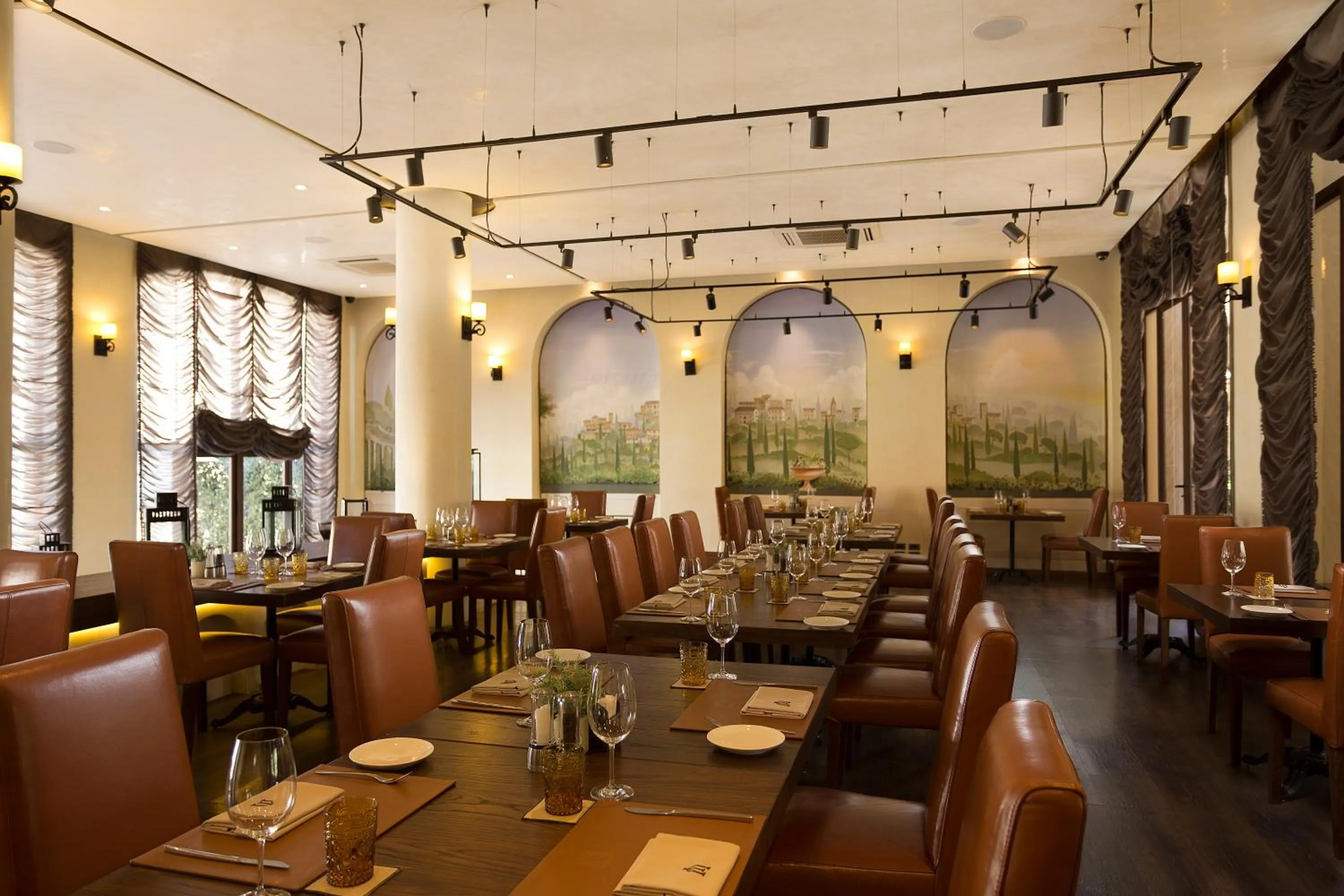 Restaurant/places to eat in Toscana Town Square Suites