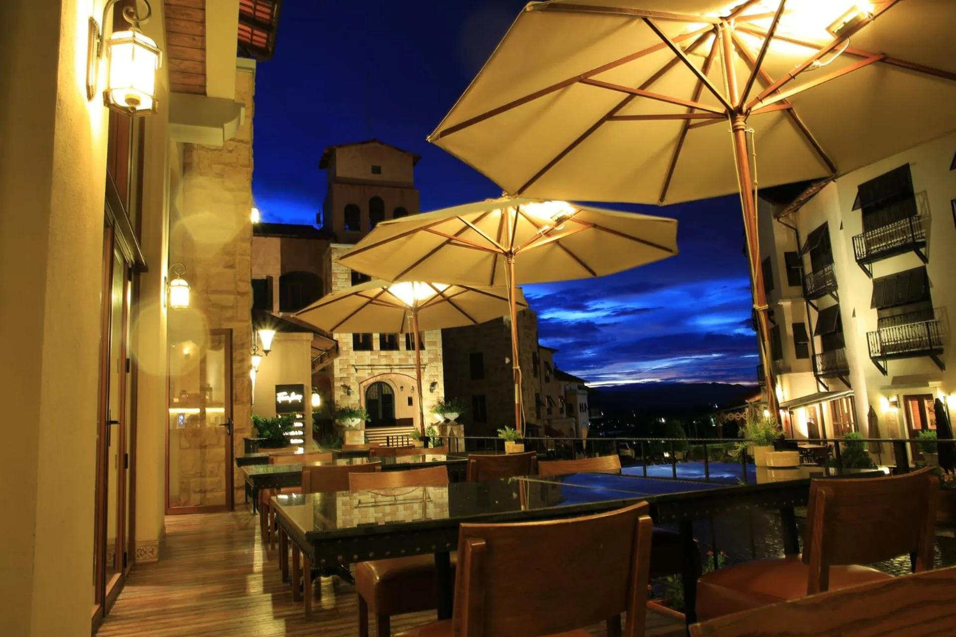 Patio in Toscana Town Square Suites