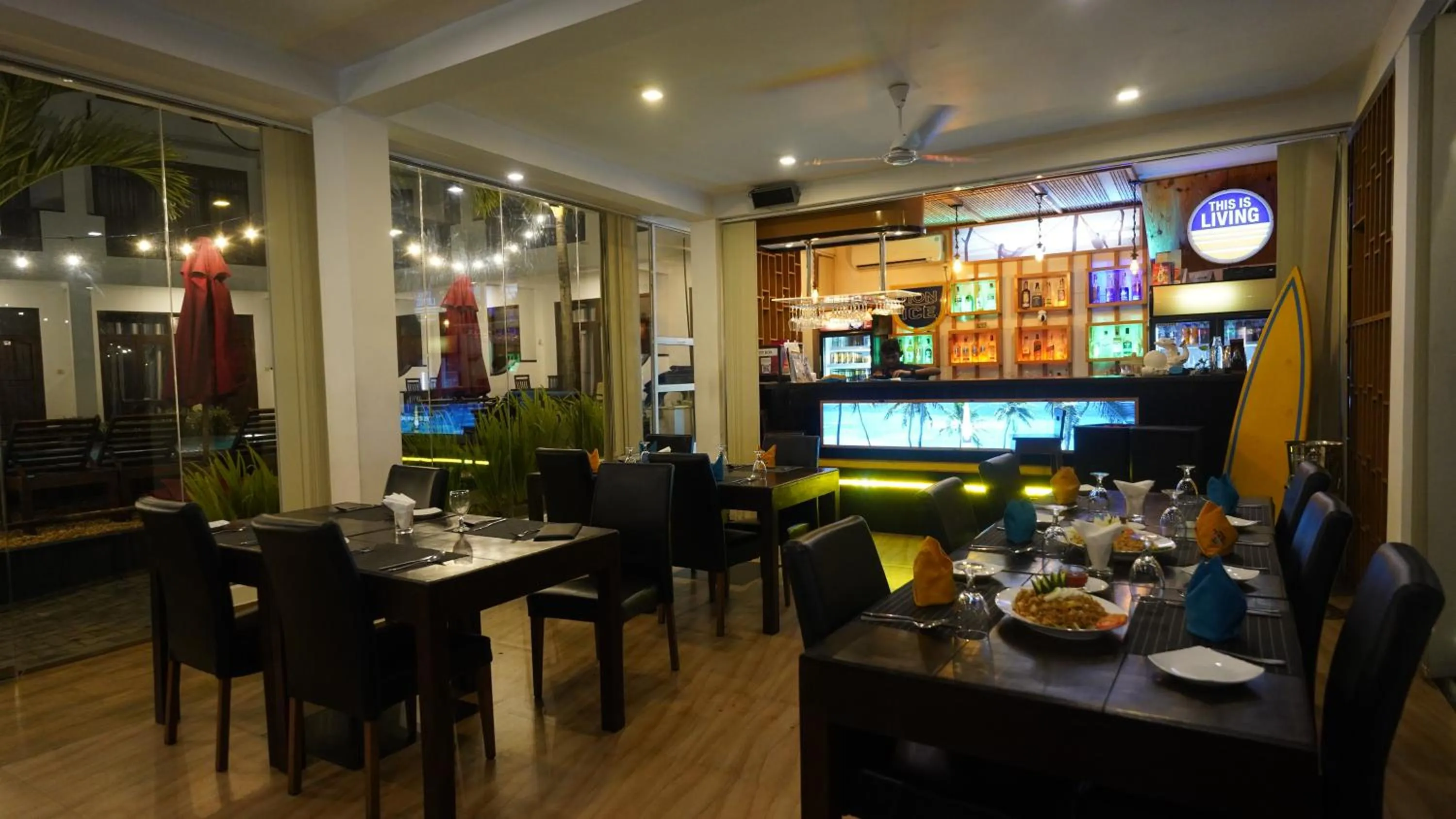 Restaurant/places to eat in Randiya Sea View Hotel