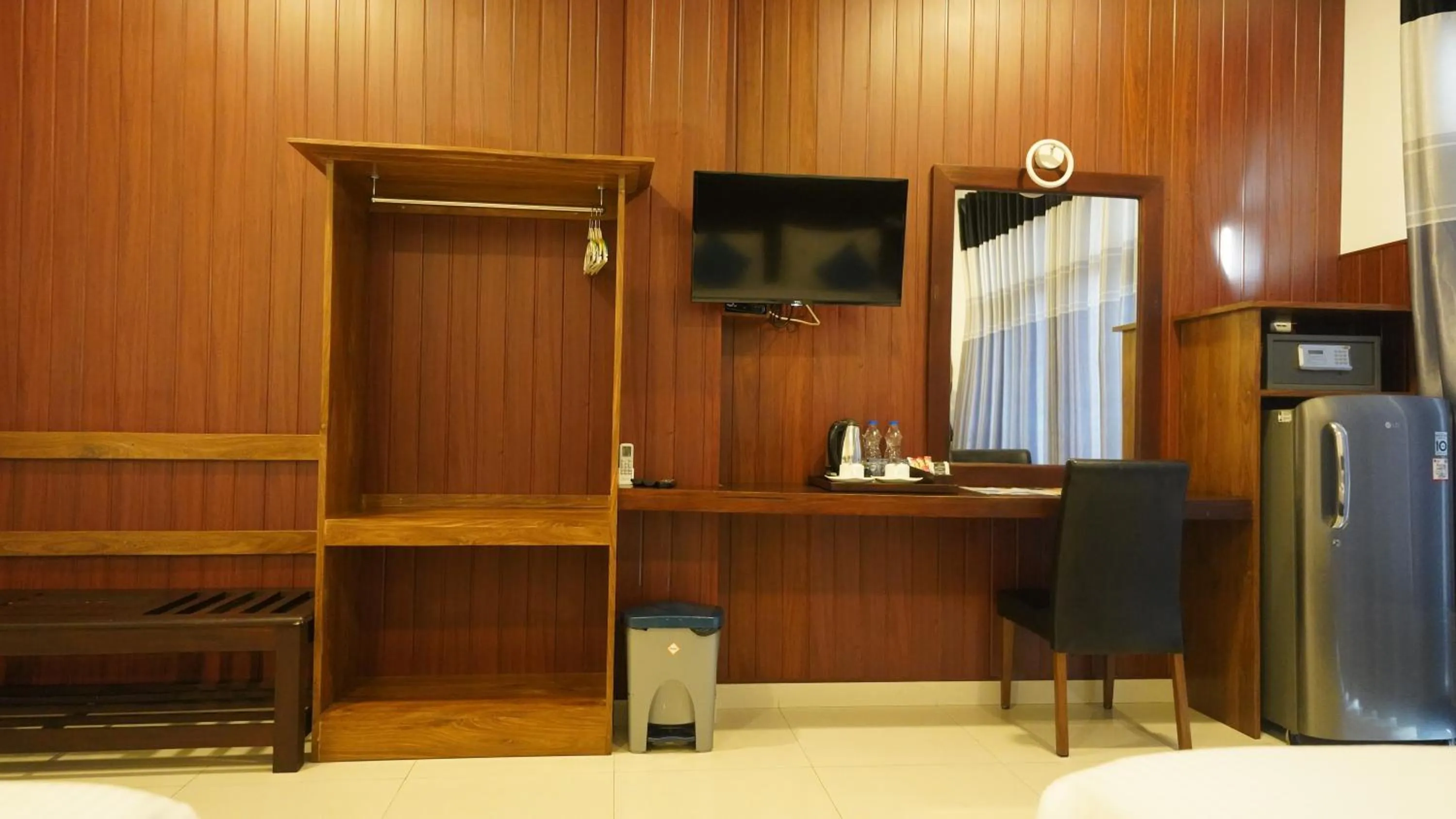 Bedroom in Randiya Sea View Hotel