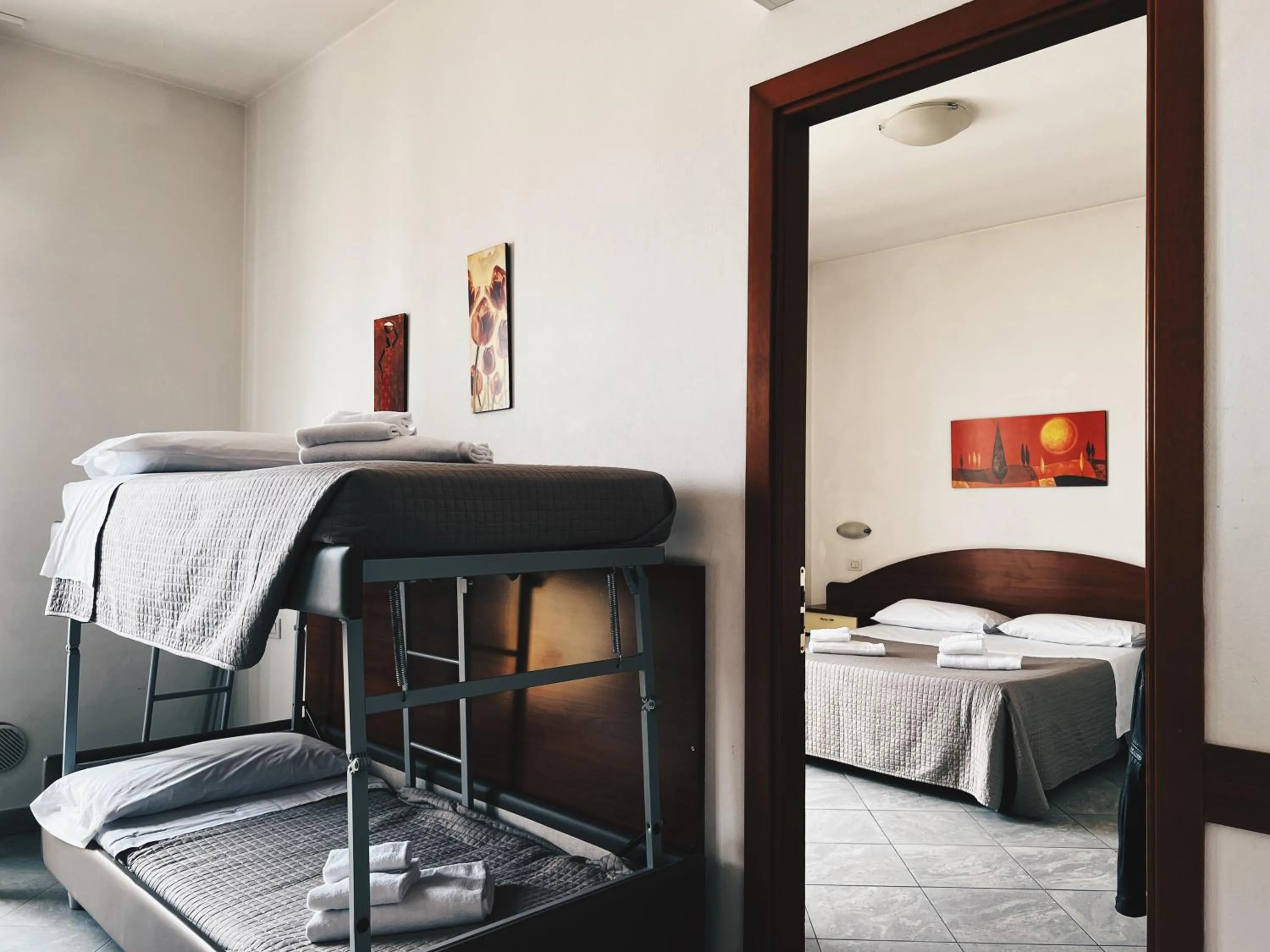 Photo of the whole room, Bed in Residence Buena Vista