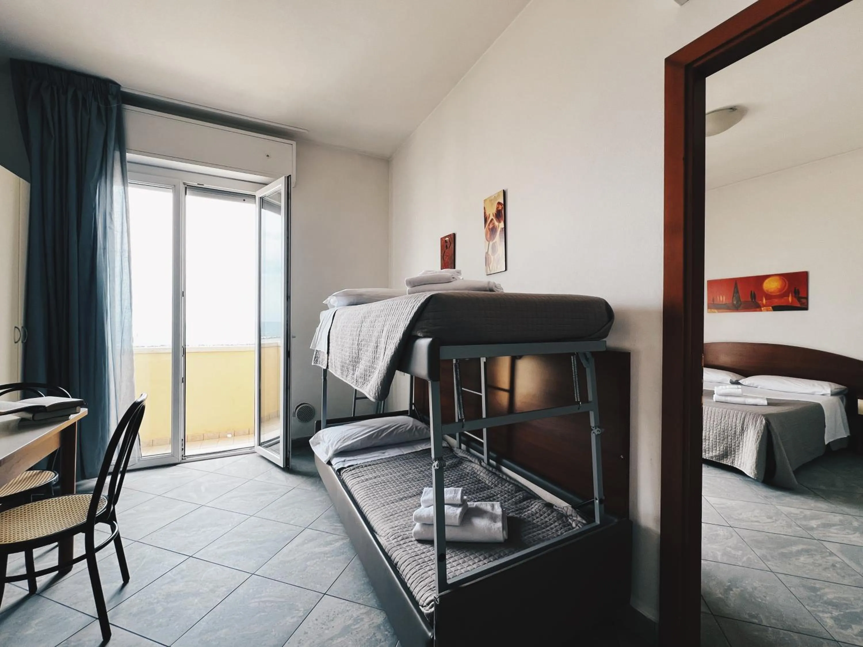 Photo of the whole room, Bed in Residence Buena Vista