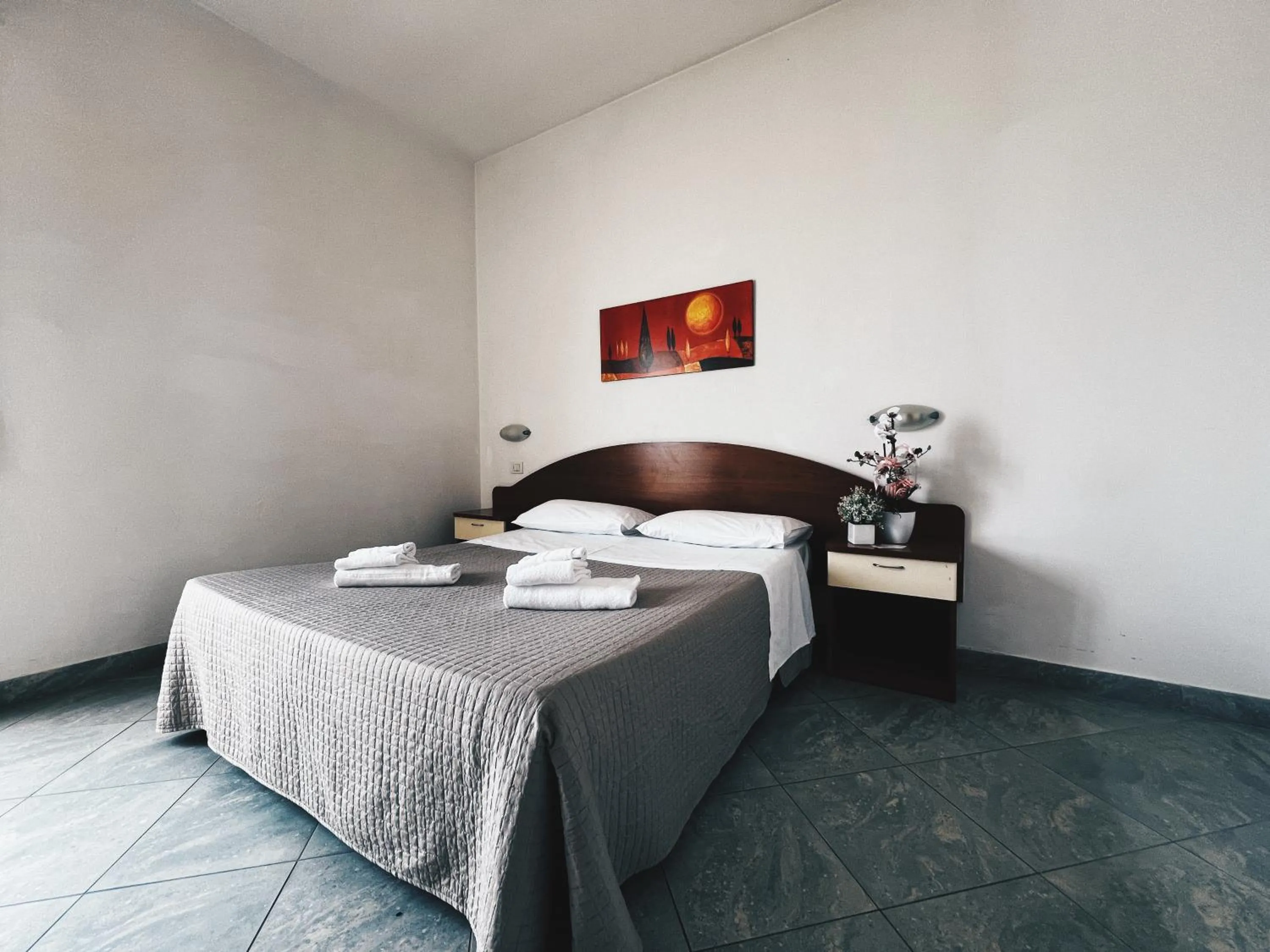 Photo of the whole room, Bed in Residence Buena Vista