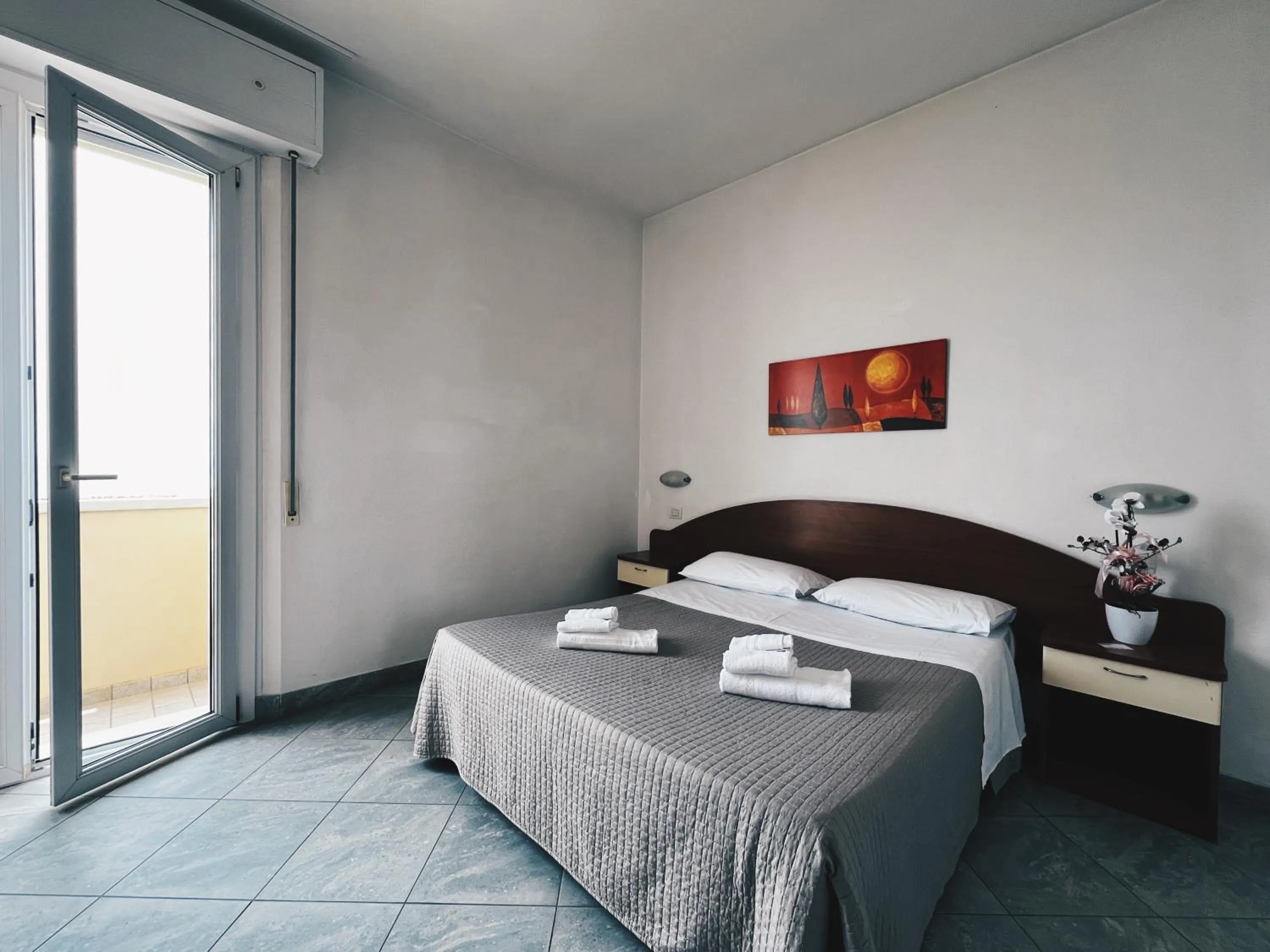 Photo of the whole room, Bed in Residence Buena Vista