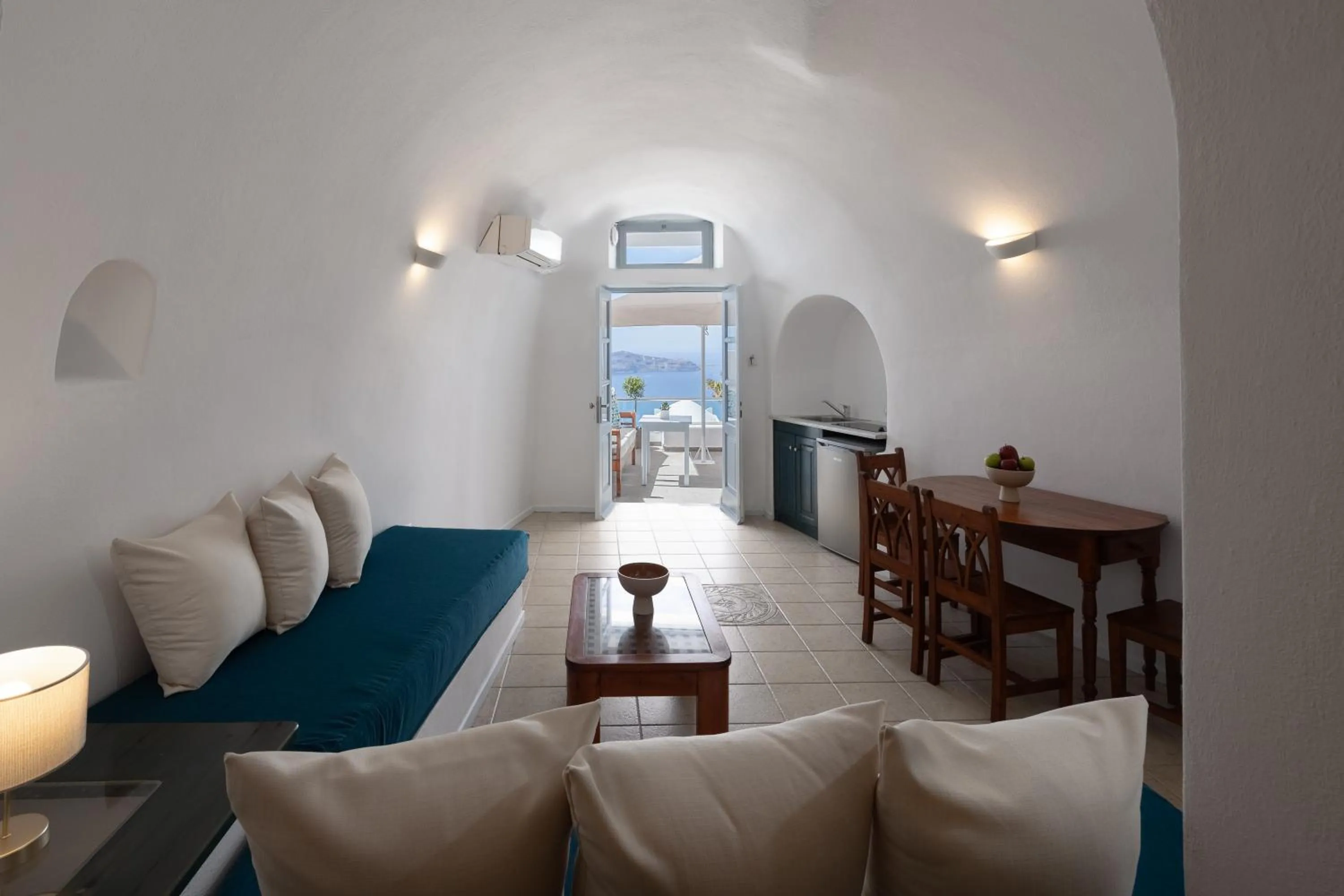 Superior Cave Suite with Caldera View in Nevma Suites