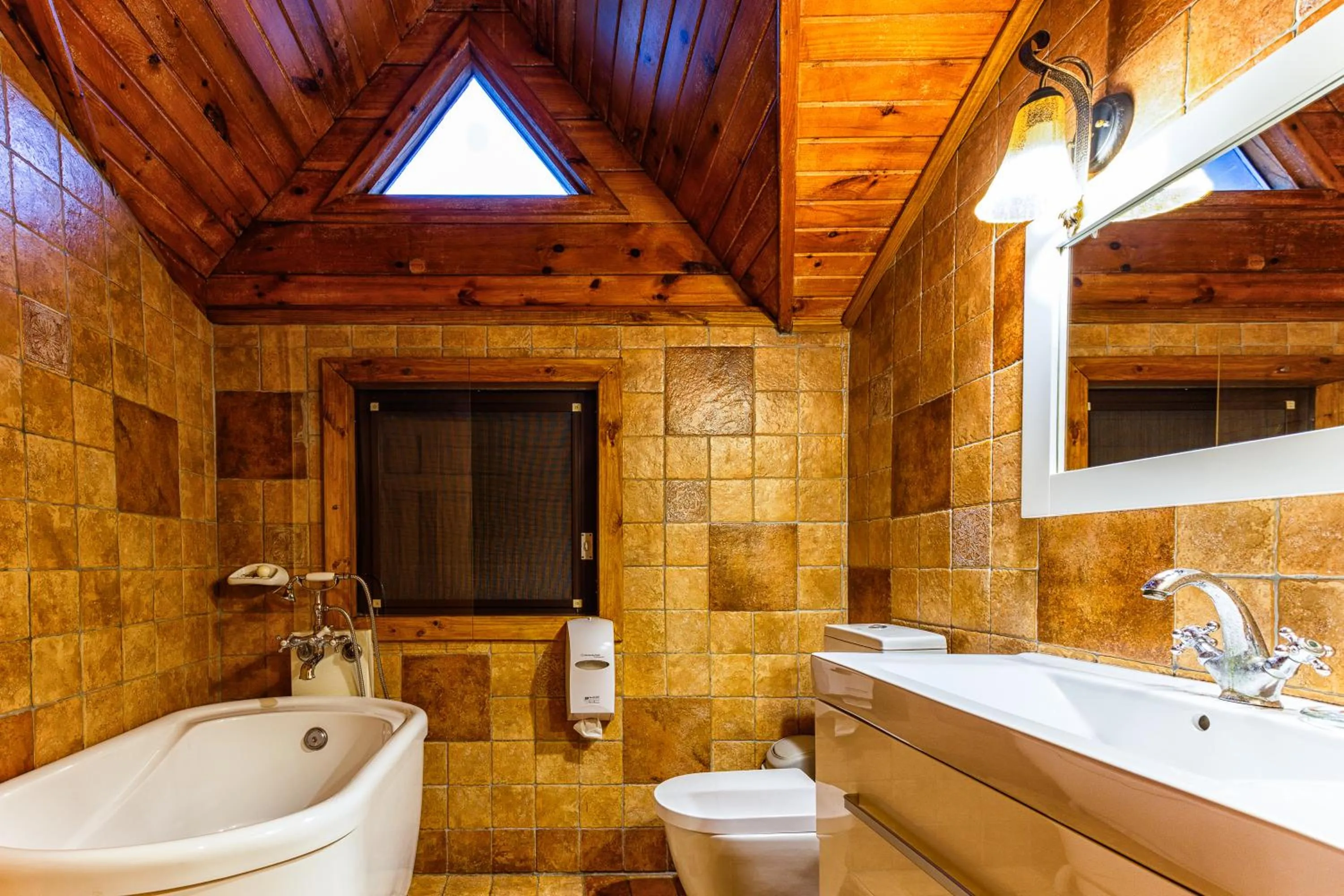 Toilet in Sun Moon Lake Full House Resort