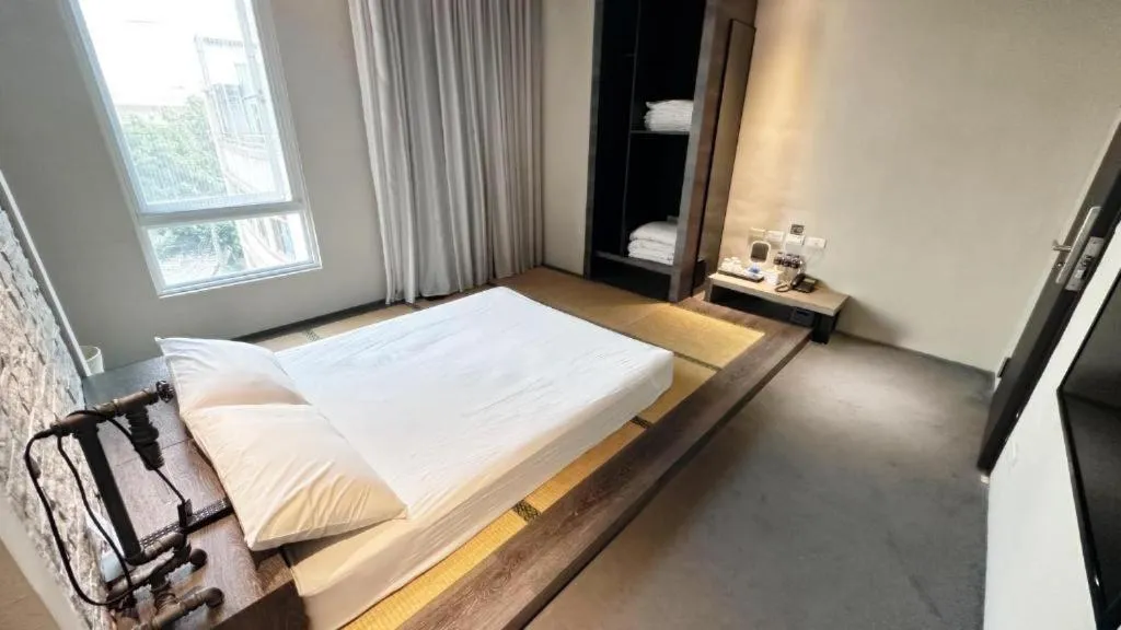 Photo of the whole room, Bed in Kiwi Express Hotel-Taichung Station II