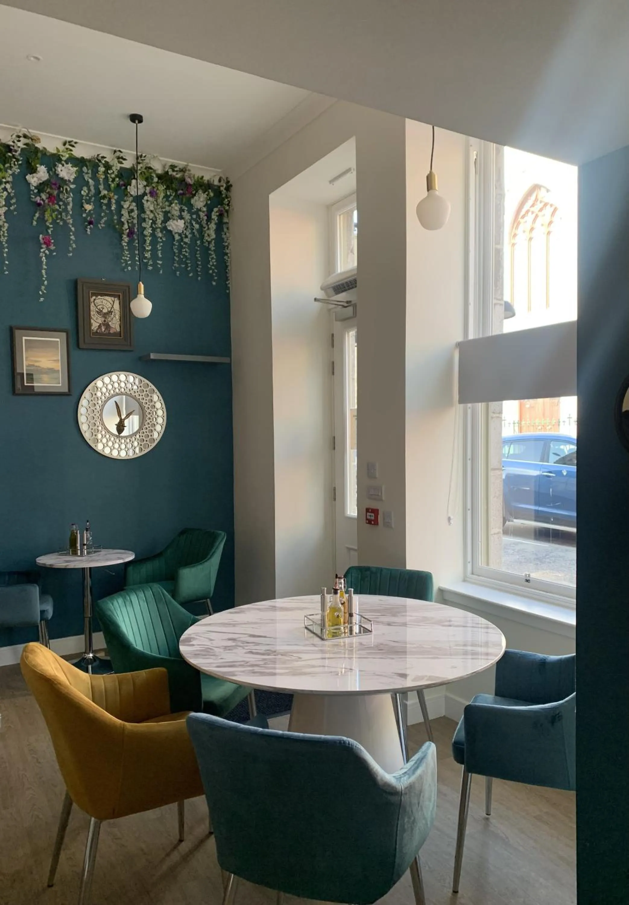 STAG & THISTLE HOTEL AND RESTAURANT