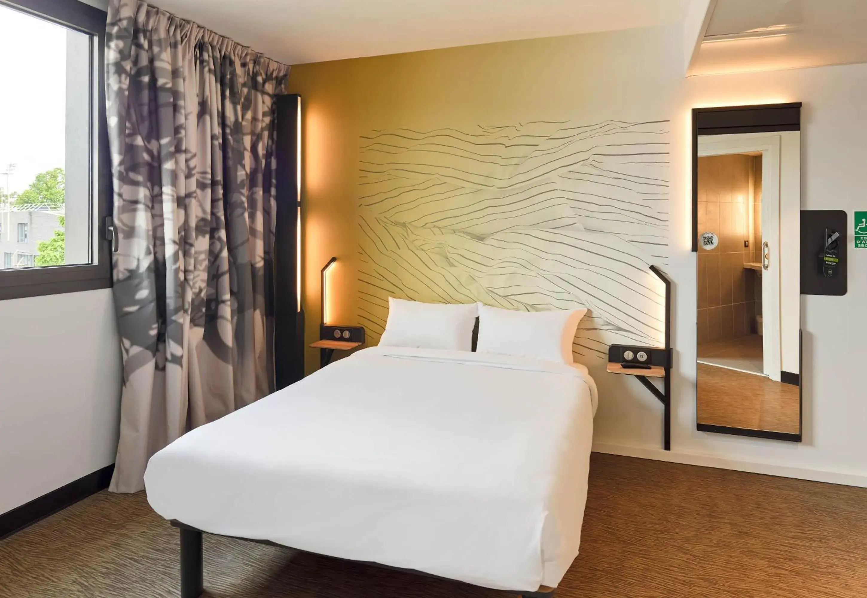 Triple Room - Disability Access in B&B HOTEL Paris Clichy-sous-Bois 3 étoiles Triple Room - Disability Access in B&B HOTEL Paris Clichy-sous-Bois 3 étoiles