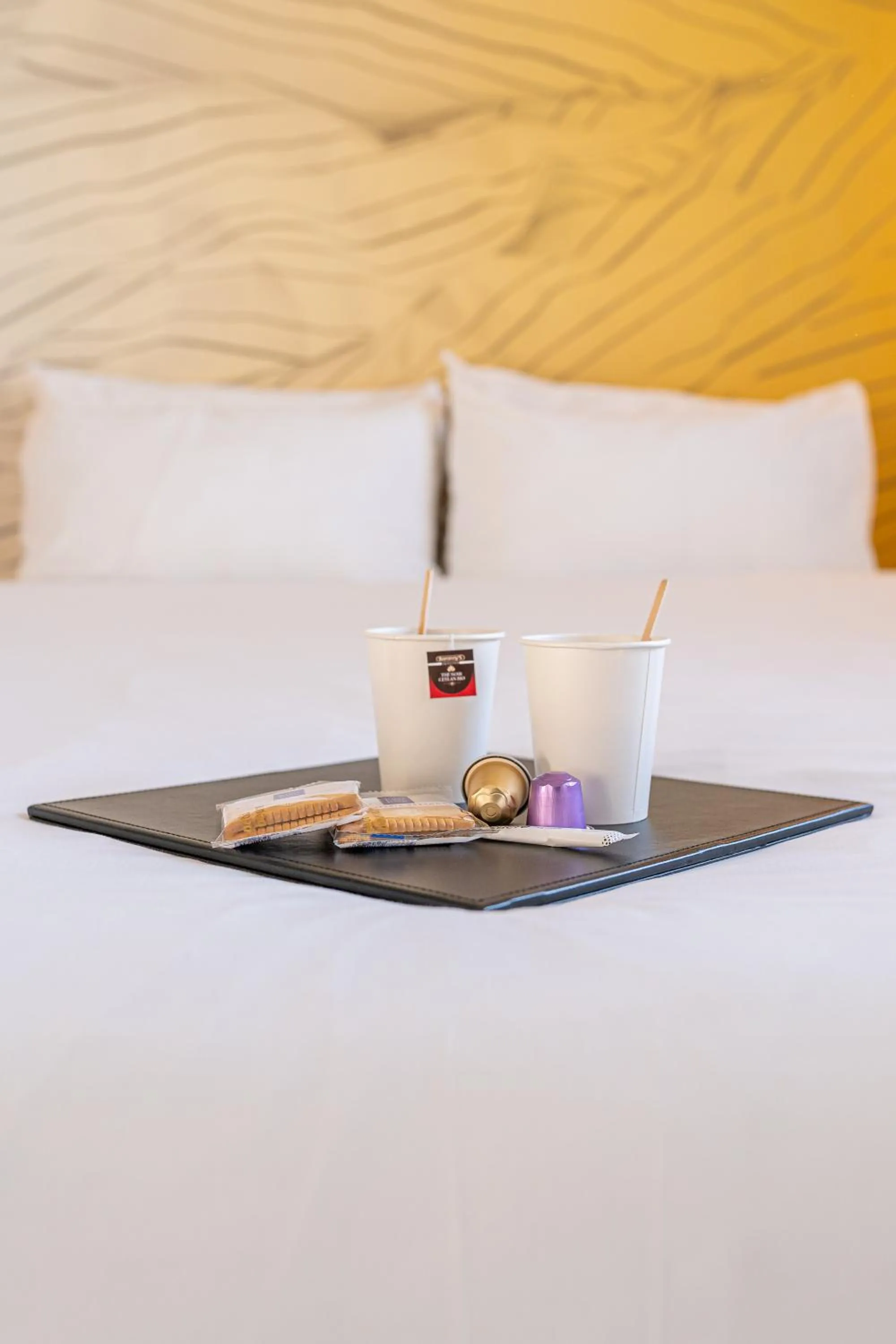 Drinks, Bed in B&B HOTEL Paris Clichy-sous-Bois 3 étoiles
