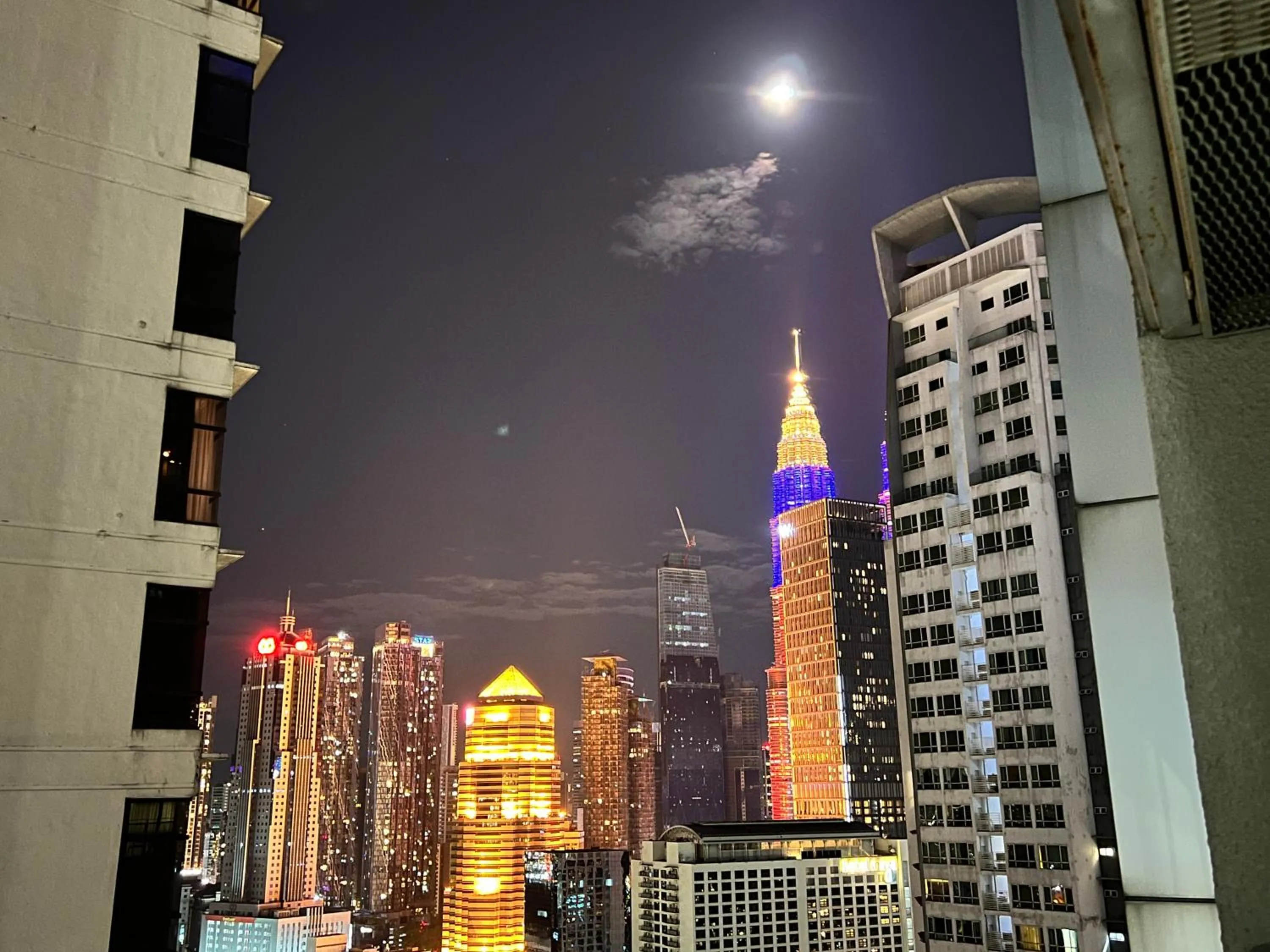 Night in Mercu Summer Suites KLCC By Sweet Home