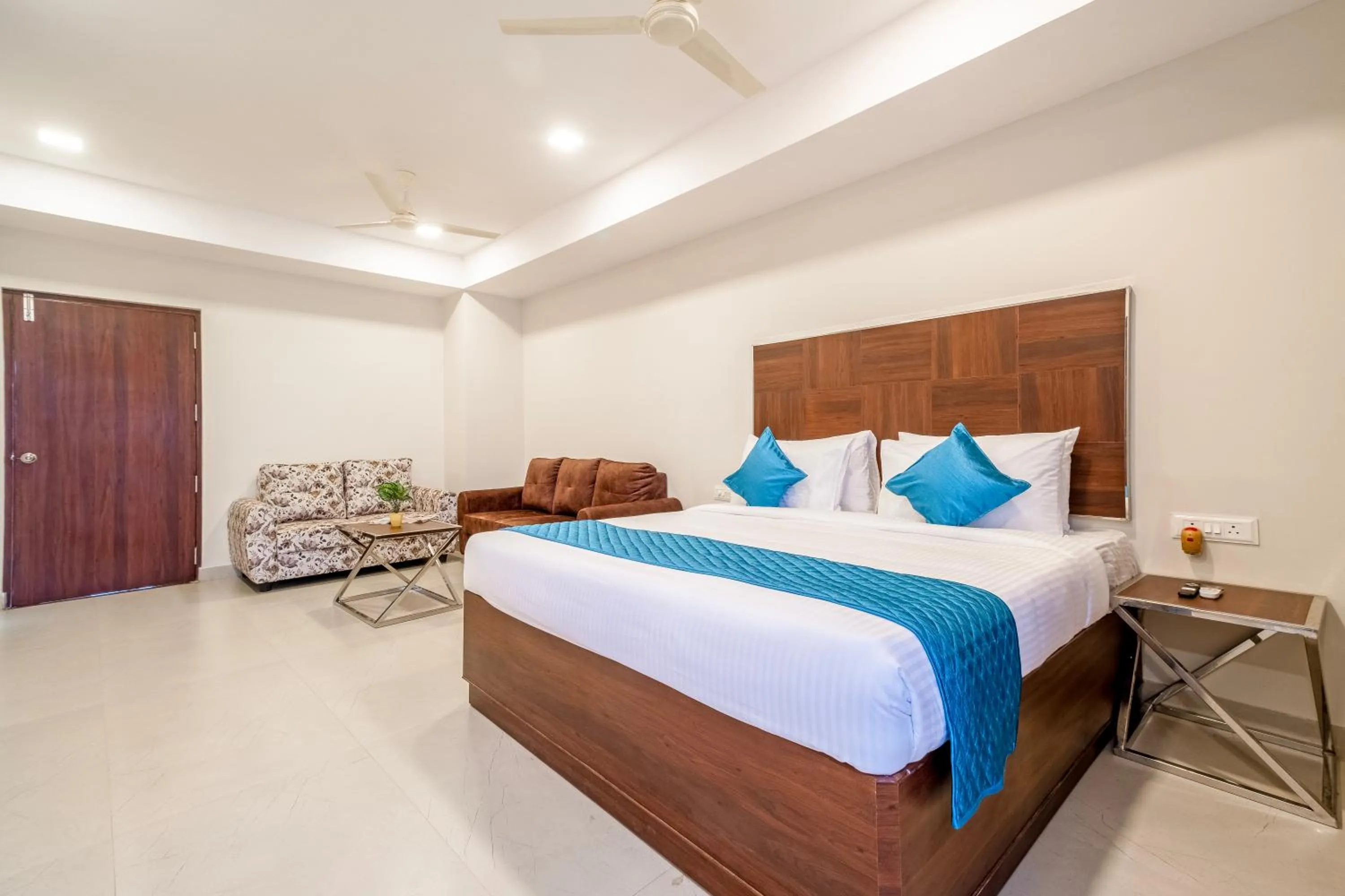 Bedroom, Bed in Monday Hotels Swarnas The Capital